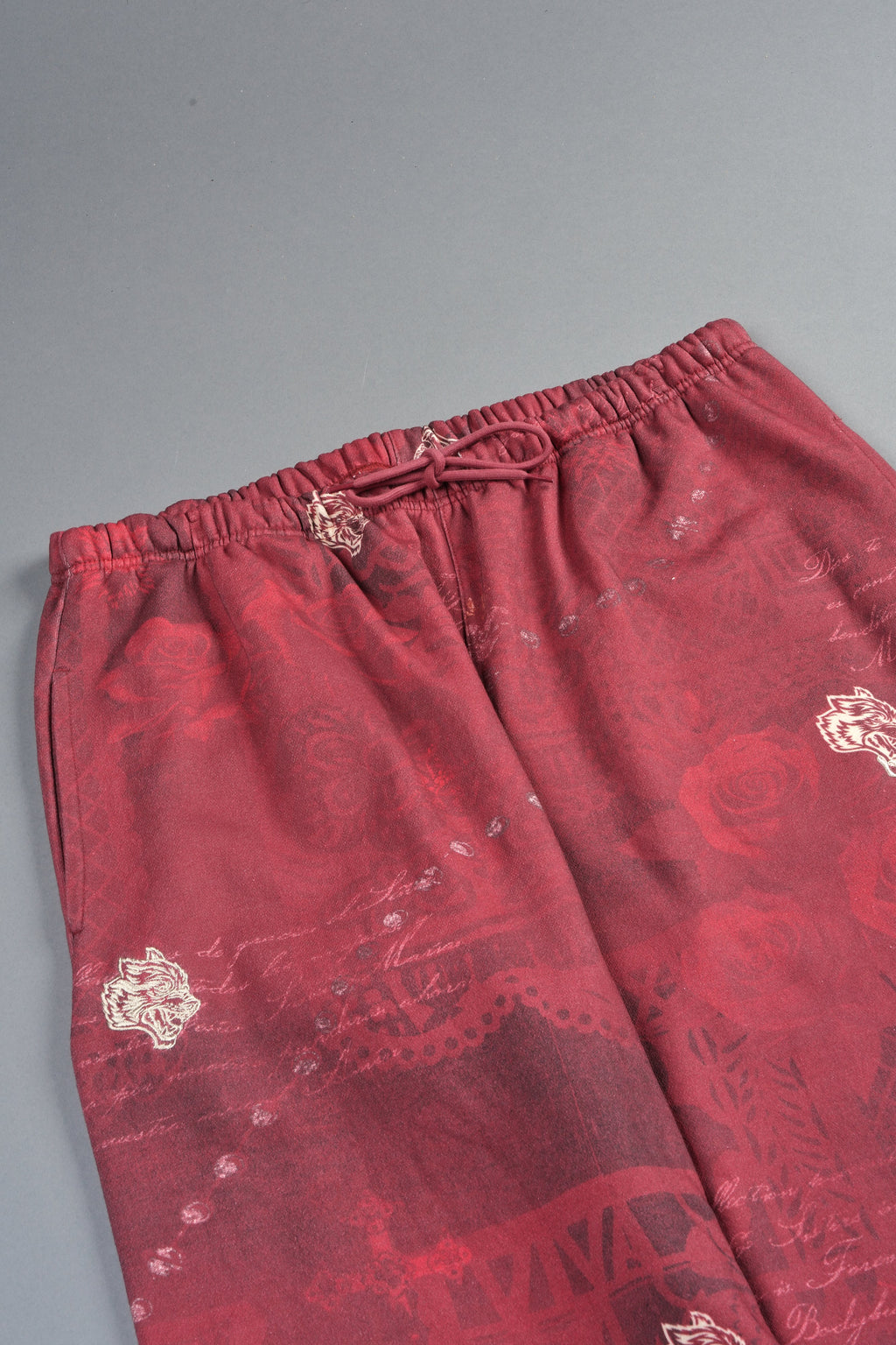 Wolves Pyramid Lightweight Lounger Sweat Pants In Rosas De Sangre