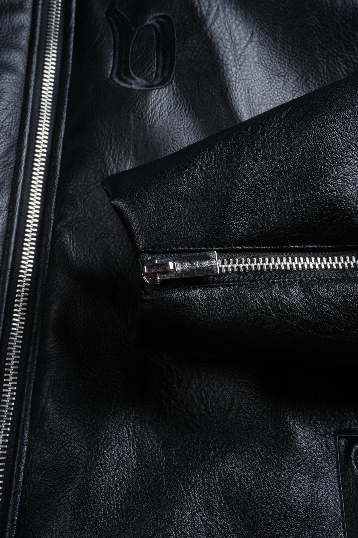 Wolves Pyramid Jesse Biker Jacket in Black - imagem 12