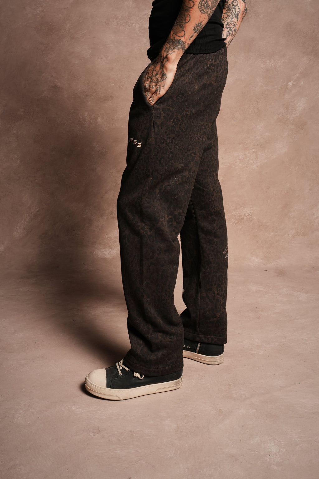 Mickey Mouse Pyramid Bigelow Sweat Pants in Darc Brown Leopard
