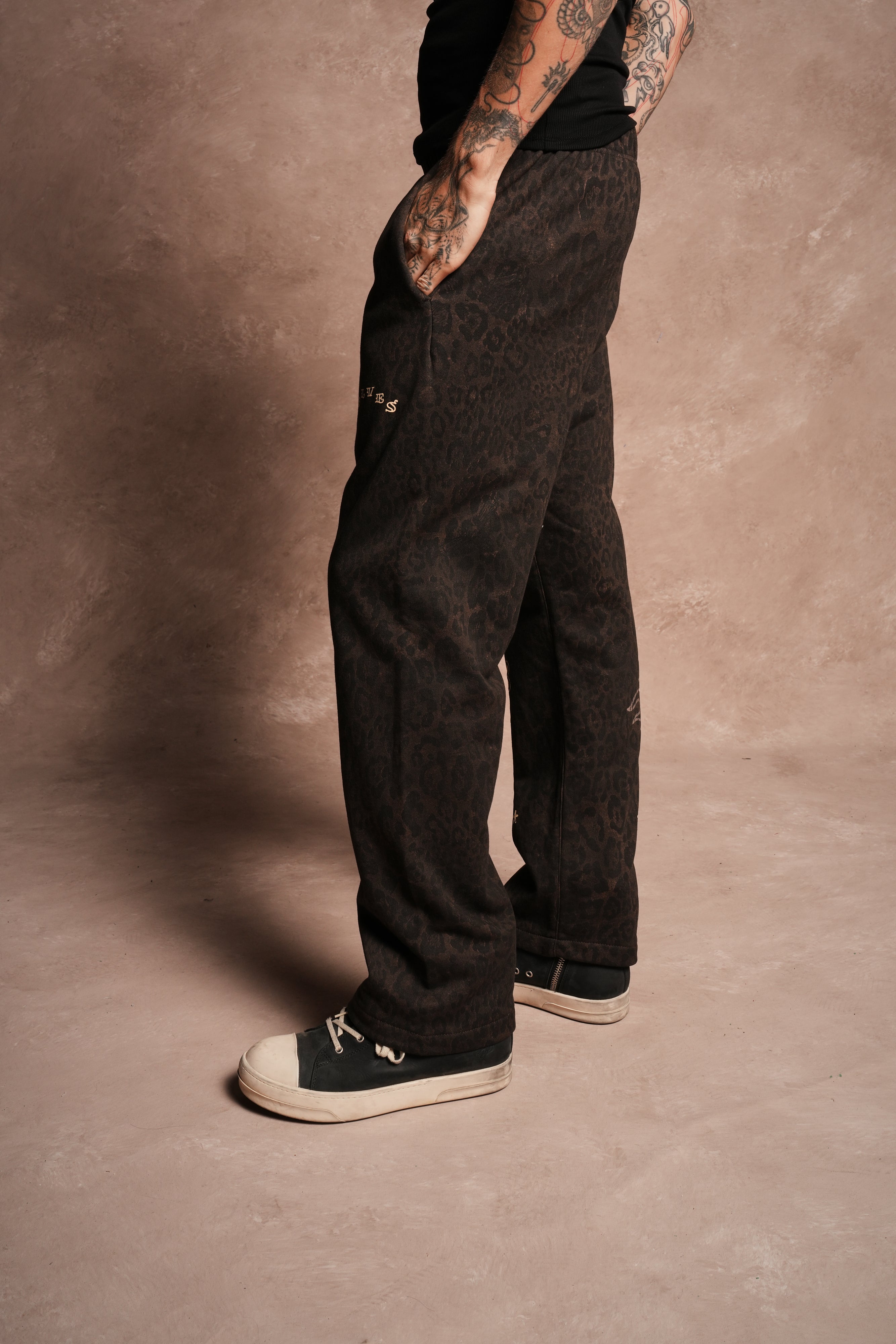 Mickey Mouse Pyramid Bigelow Sweat Pants in Darc Brown Leopard