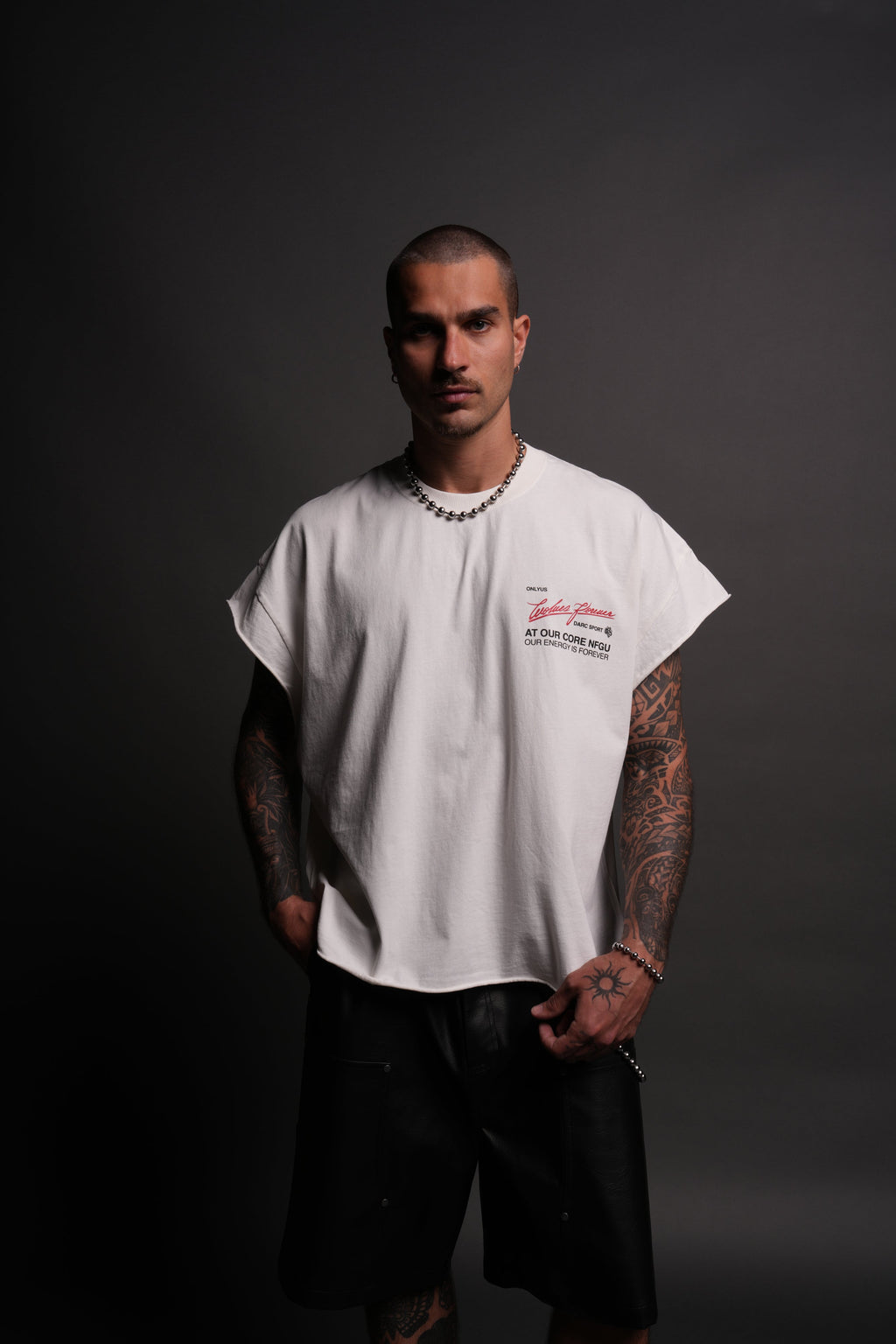 At Our Core "Grunge" Cut Off Tee in Cream — imagem 2