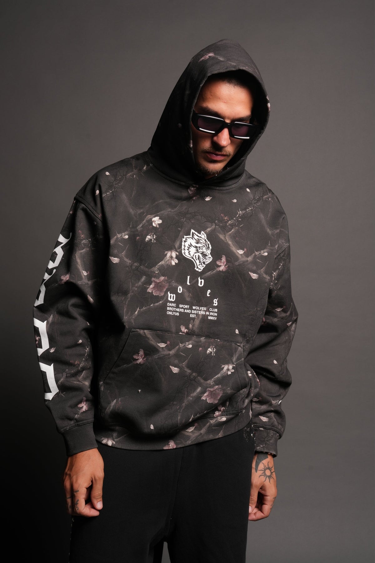 Big Wolf Head Pierce Hoodie In All Of Us Camo - imagem 4