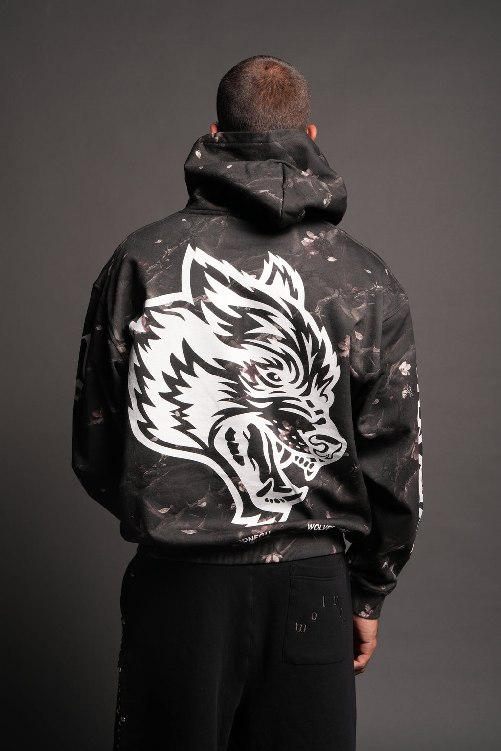 Big Wolf Head Pierce Hoodie In All Of Us Camo - imagem 3