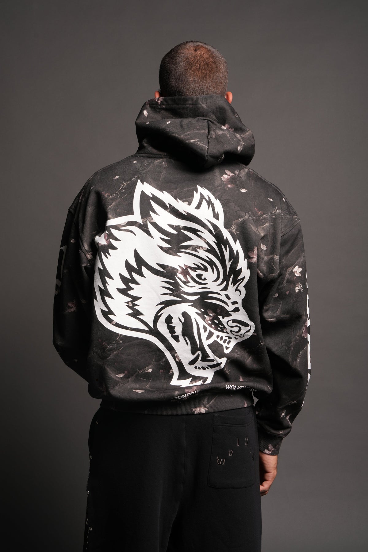 Big Wolf Head Pierce Hoodie In All Of Us Camo - imagem 3