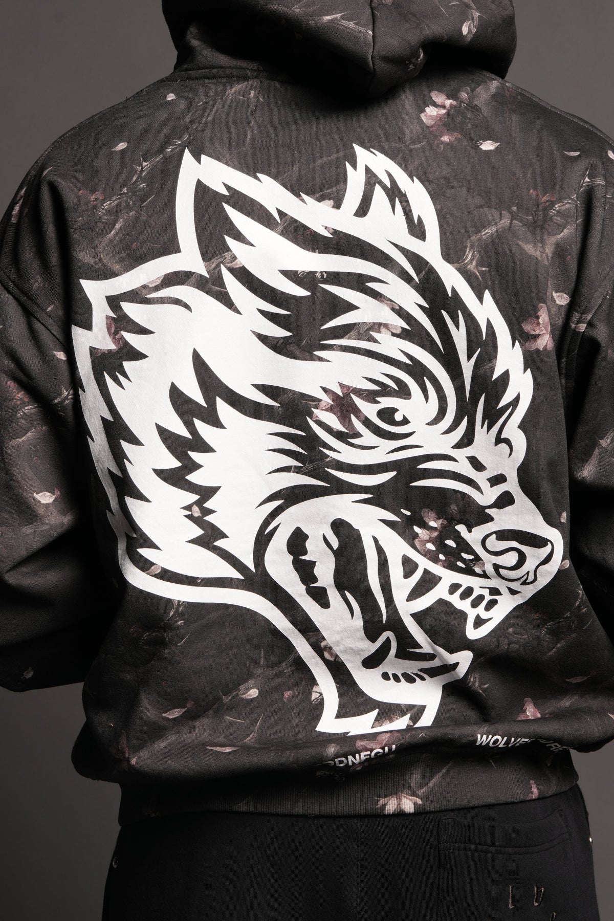 Big Wolf Head Pierce Hoodie In All Of Us Camo - imagem 8