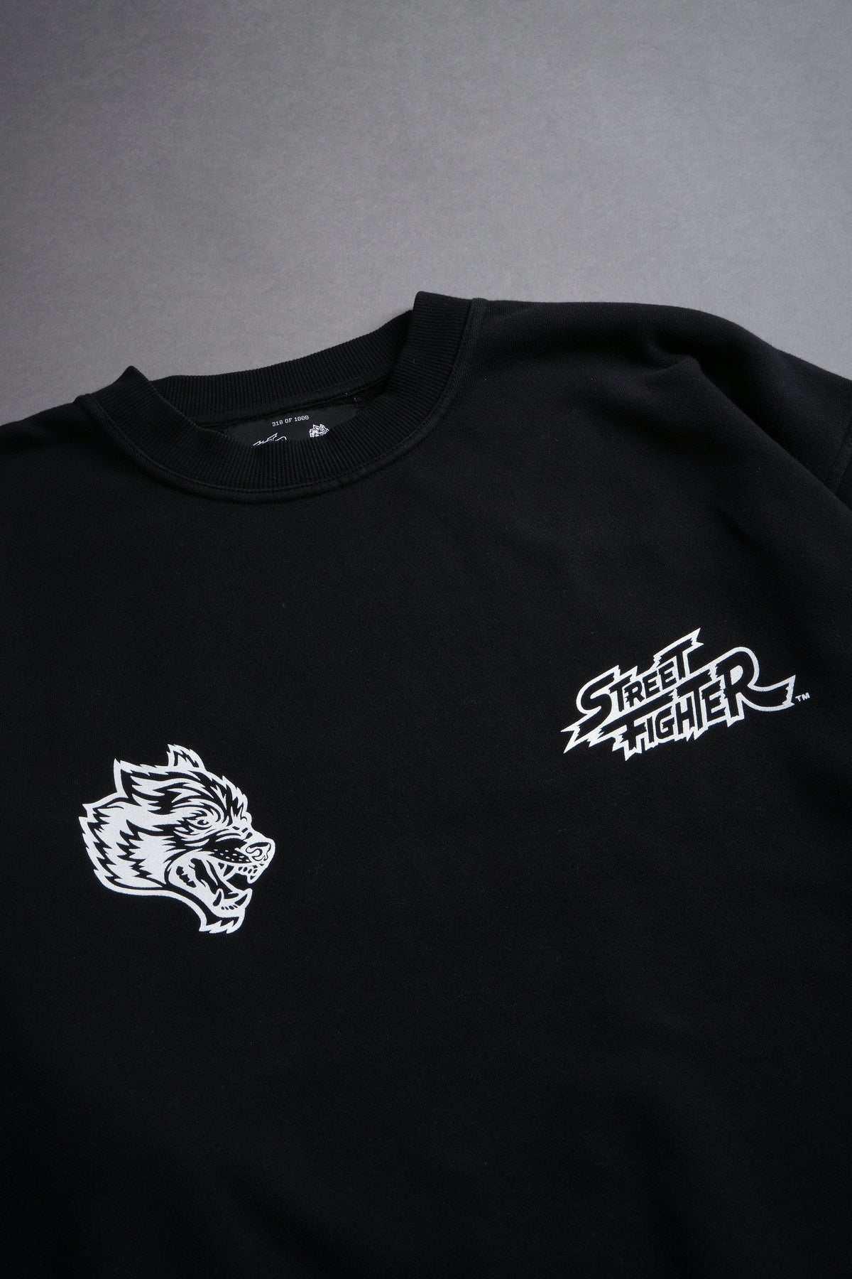 Final Boss Unisex London Crewneck in Black - imagem 9