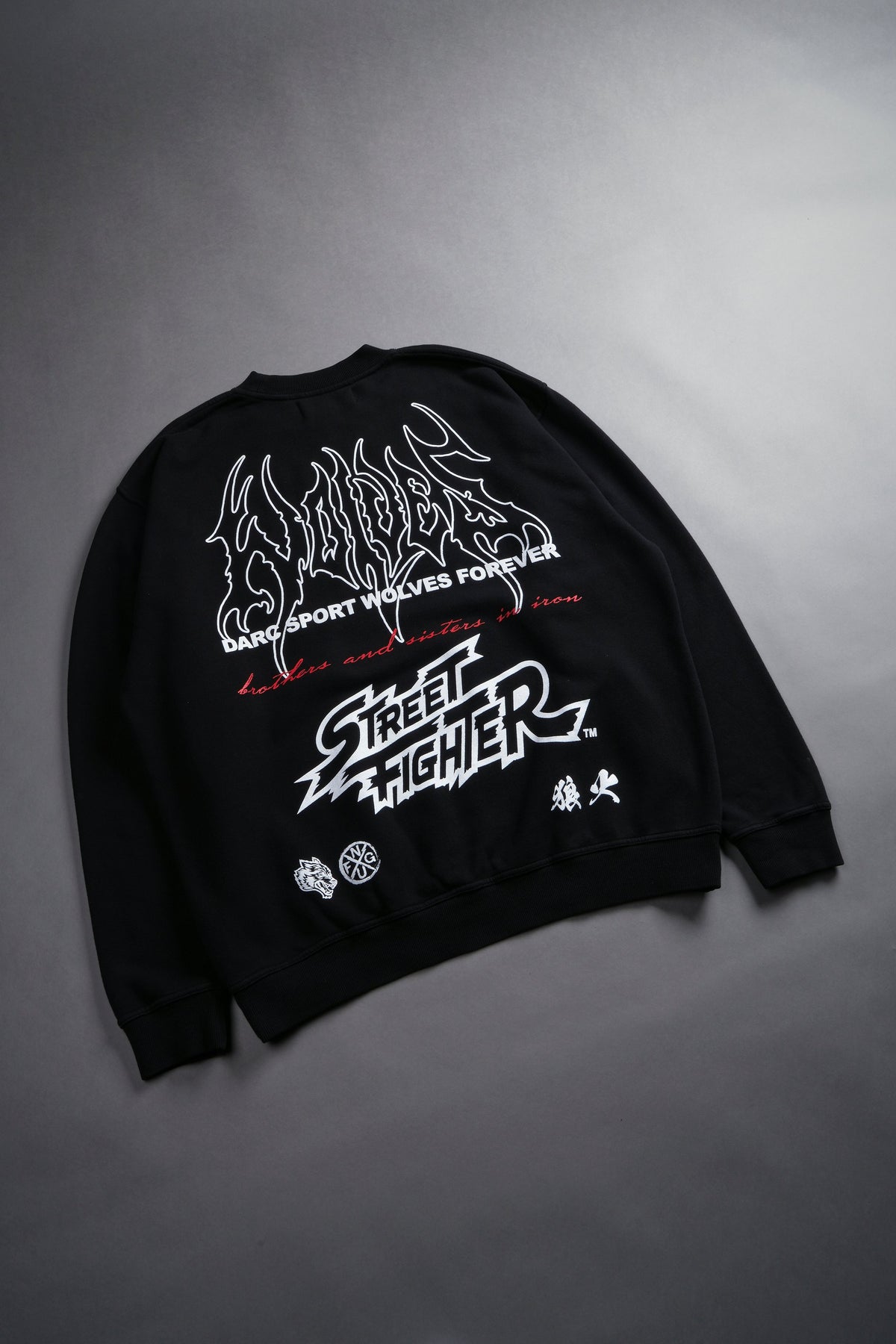 Final Boss Unisex London Crewneck in Black - imagem 11