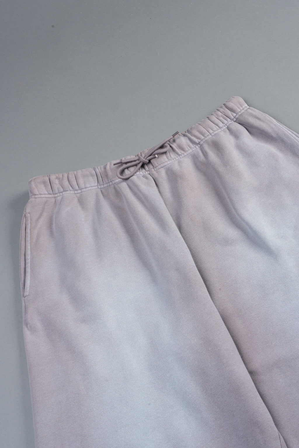 Dual Wolf Capri Sweat Pants In Pale Gray Super Sun Fade
