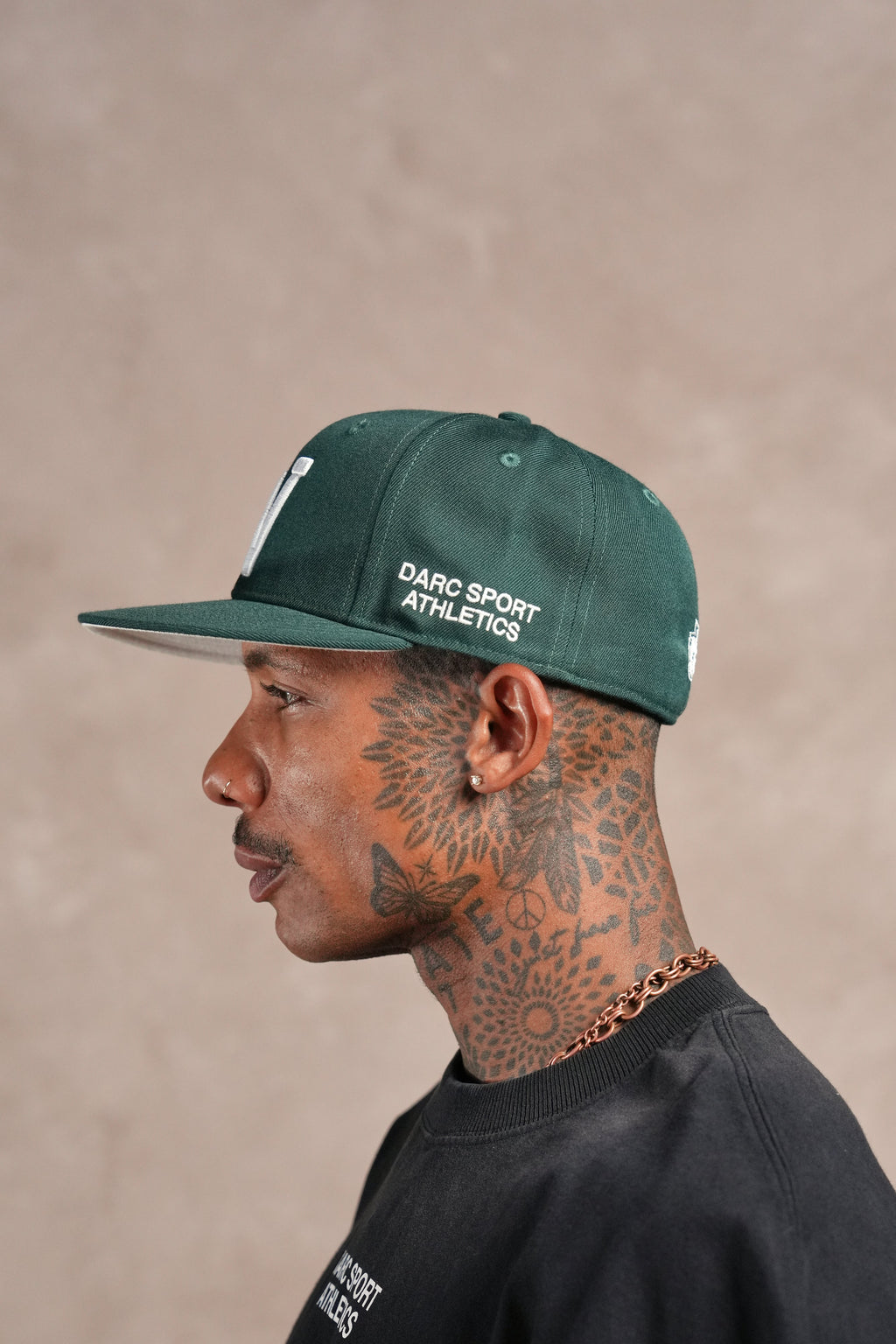 W Athletics Fitted Cap in Forest Pine — imagem 3