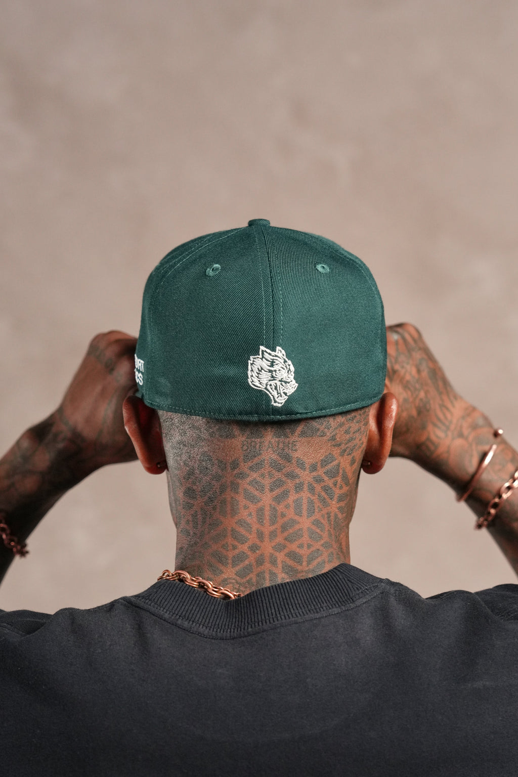 W Athletics Fitted Cap in Forest Pine — imagem 2
