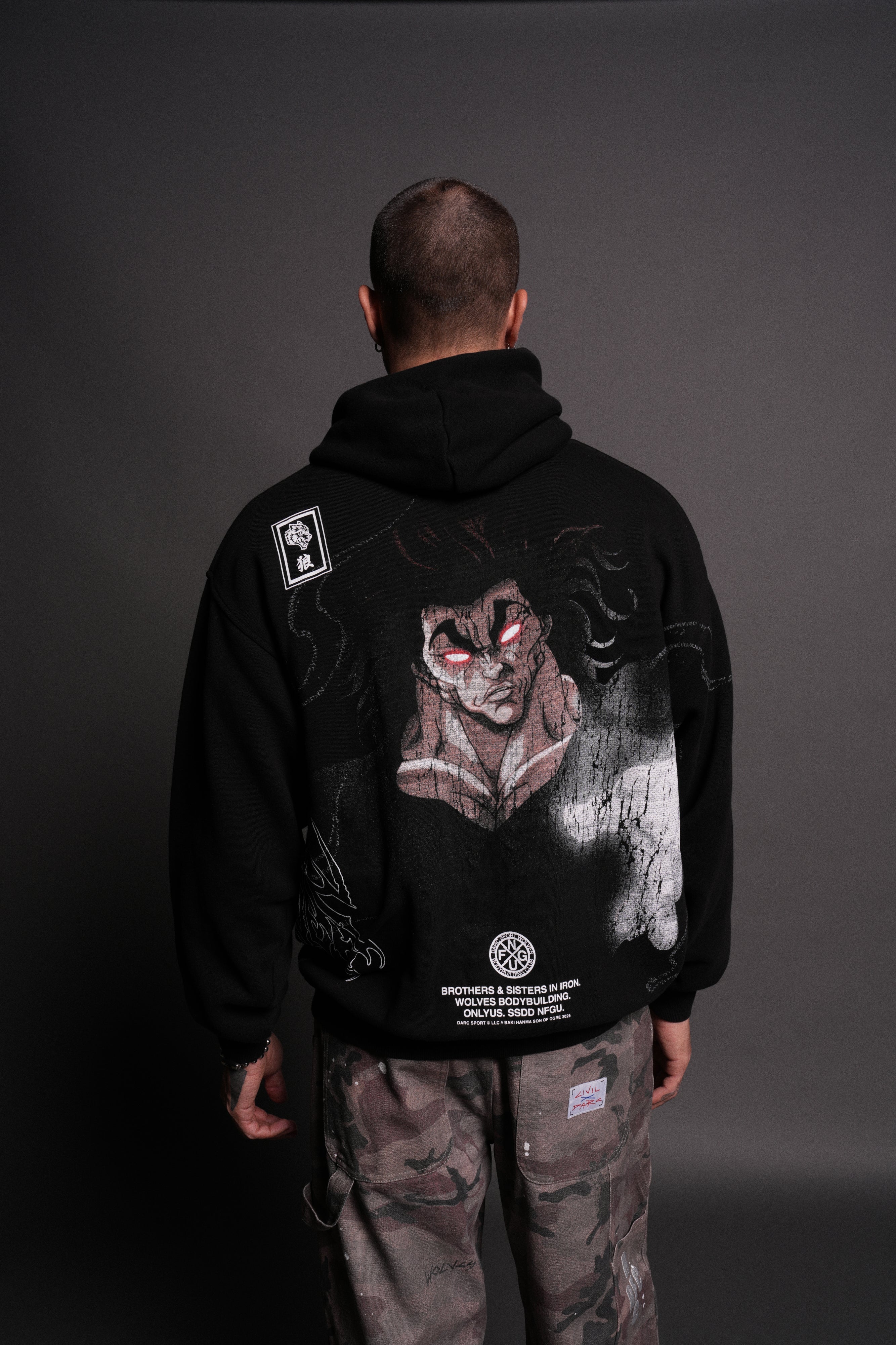 Yujiro Hanma "Pierce" Hoodie in Black — imagem 4