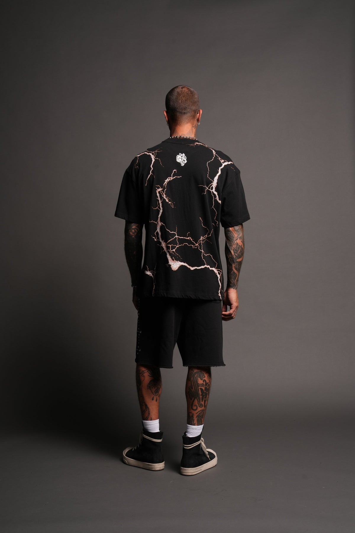 Lightning Frvr Premium Oversized Tee in Black - imagem 6