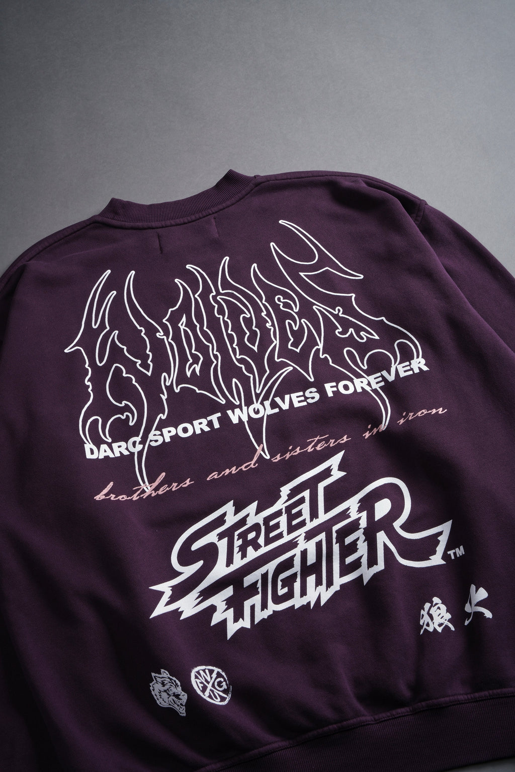 Final Boss Unisex London Crewneck in Storm Purple - imagem 11