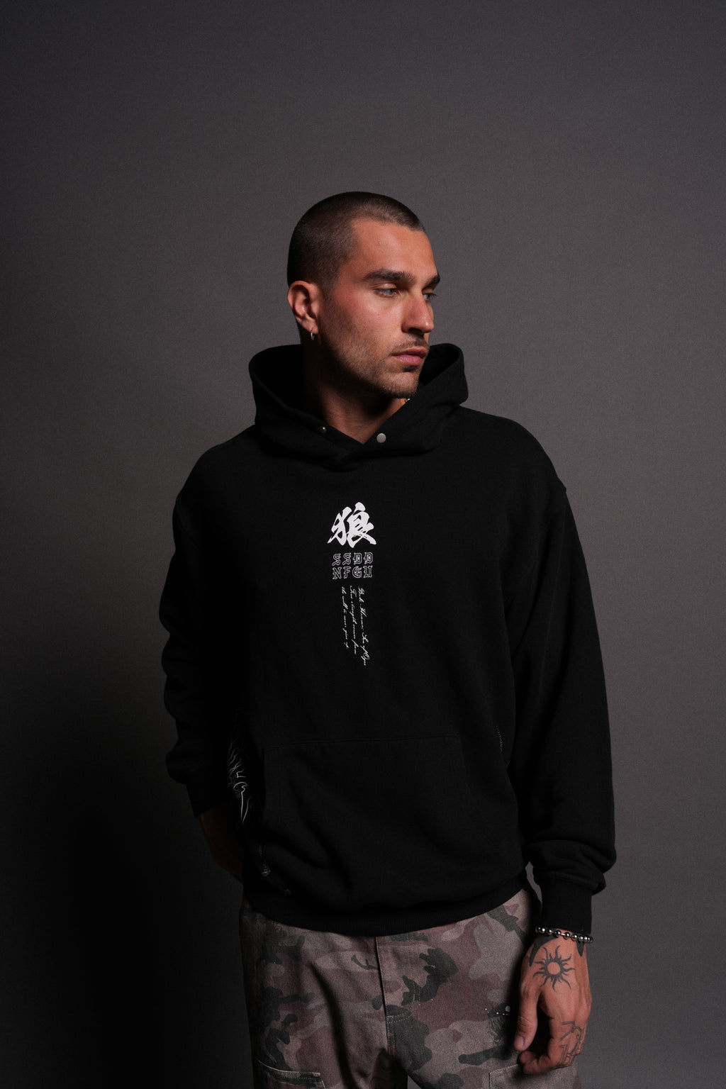 Baki Hanma "Pierce" Hoodie in Black — imagem 2