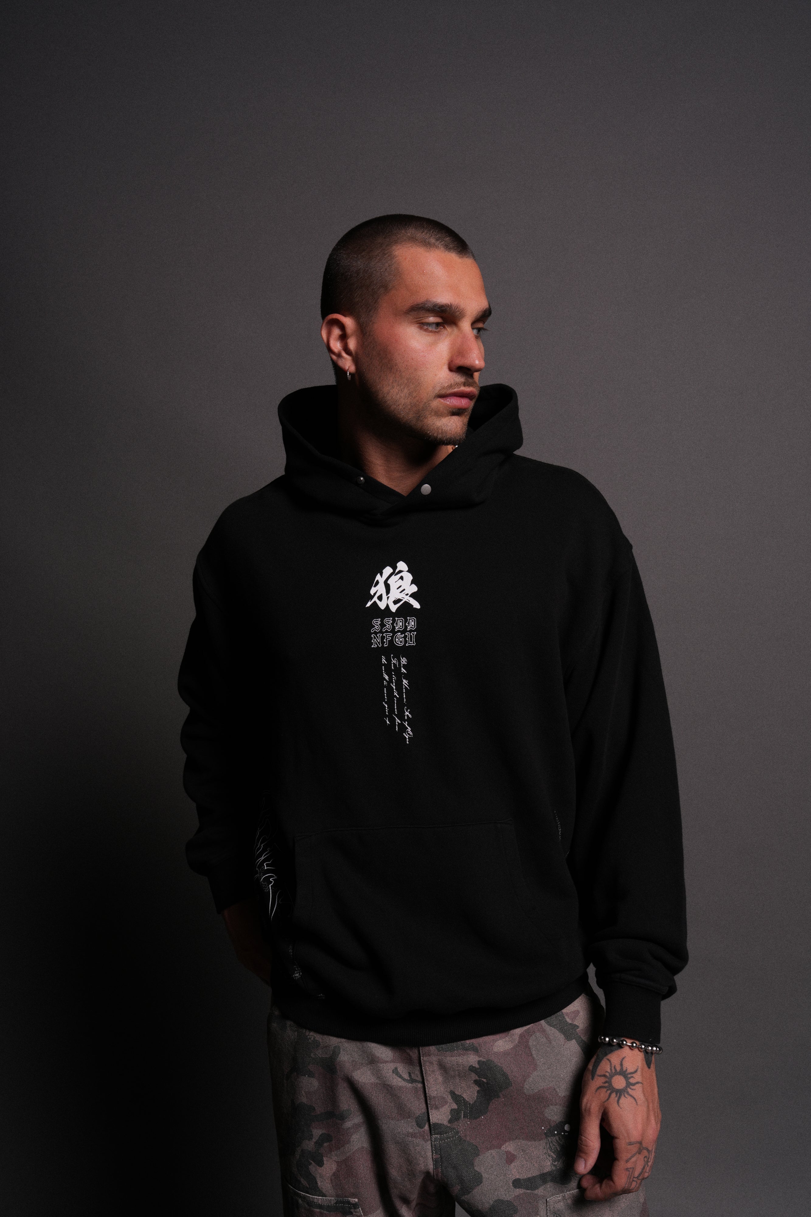 Baki Hanma "Pierce" Hoodie in Black — imagem 2
