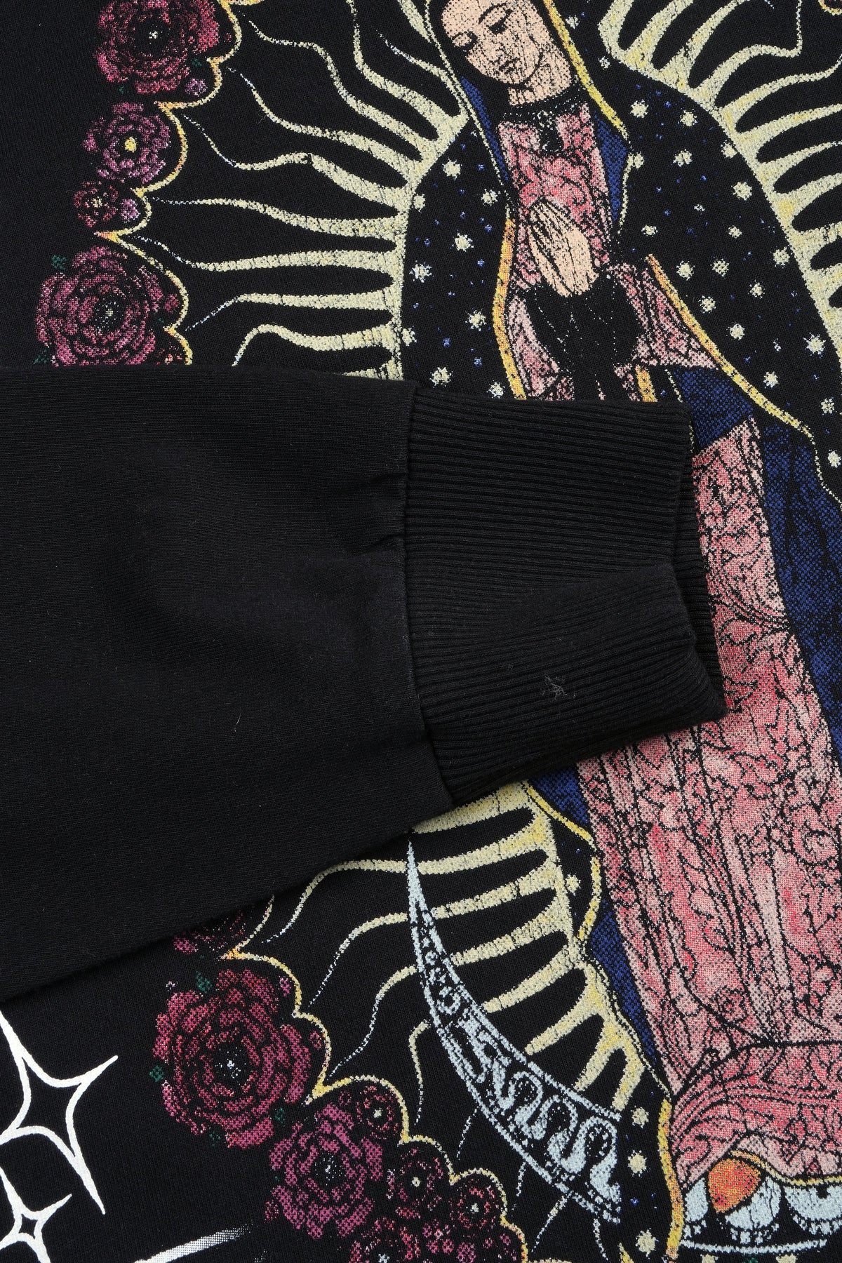 Dama De Las Rosas Grunge Mid Length Raw Hem Ls Tee In Black