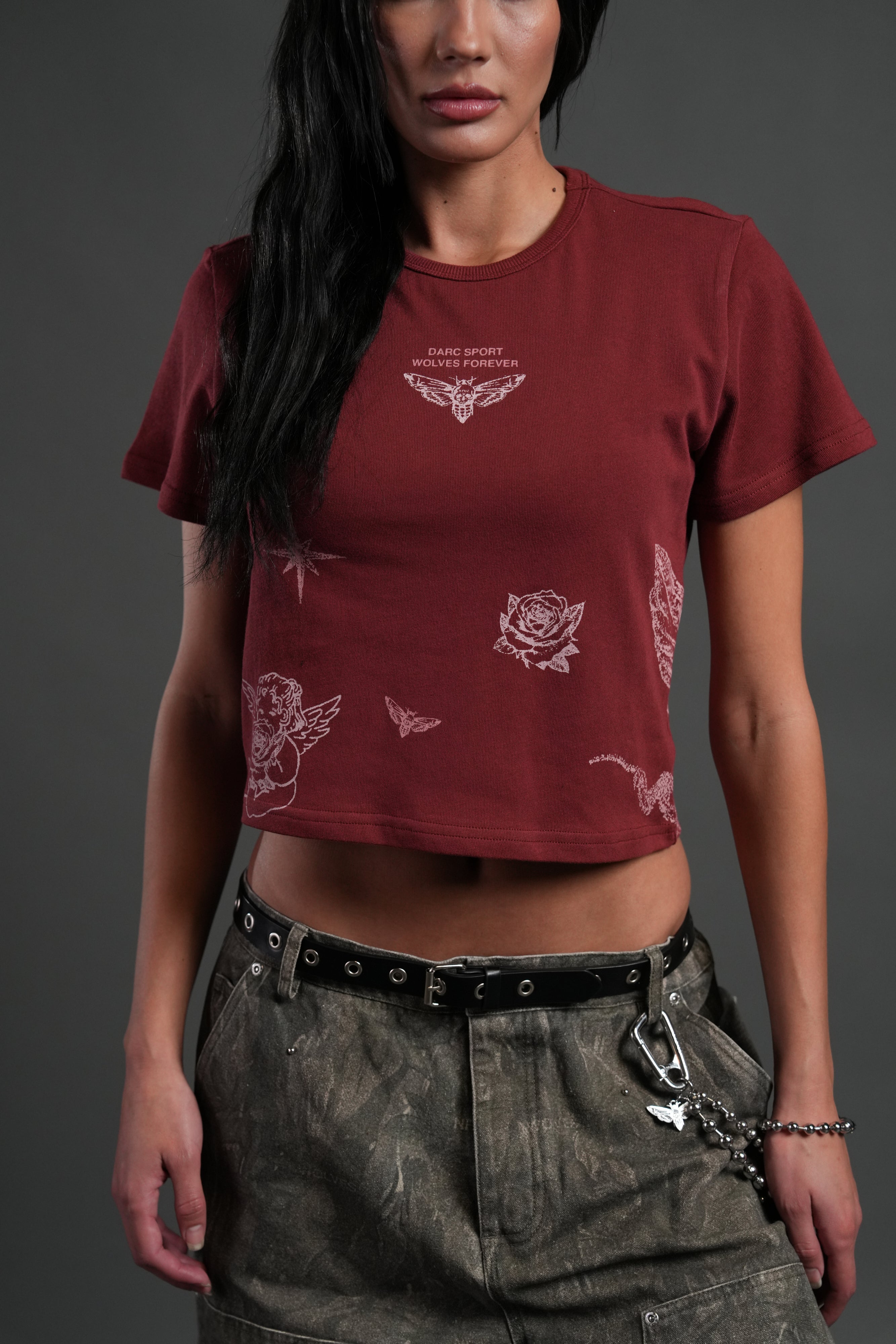 Sacred Flash "Timeless" Tee in Cherry Red — imagem 5