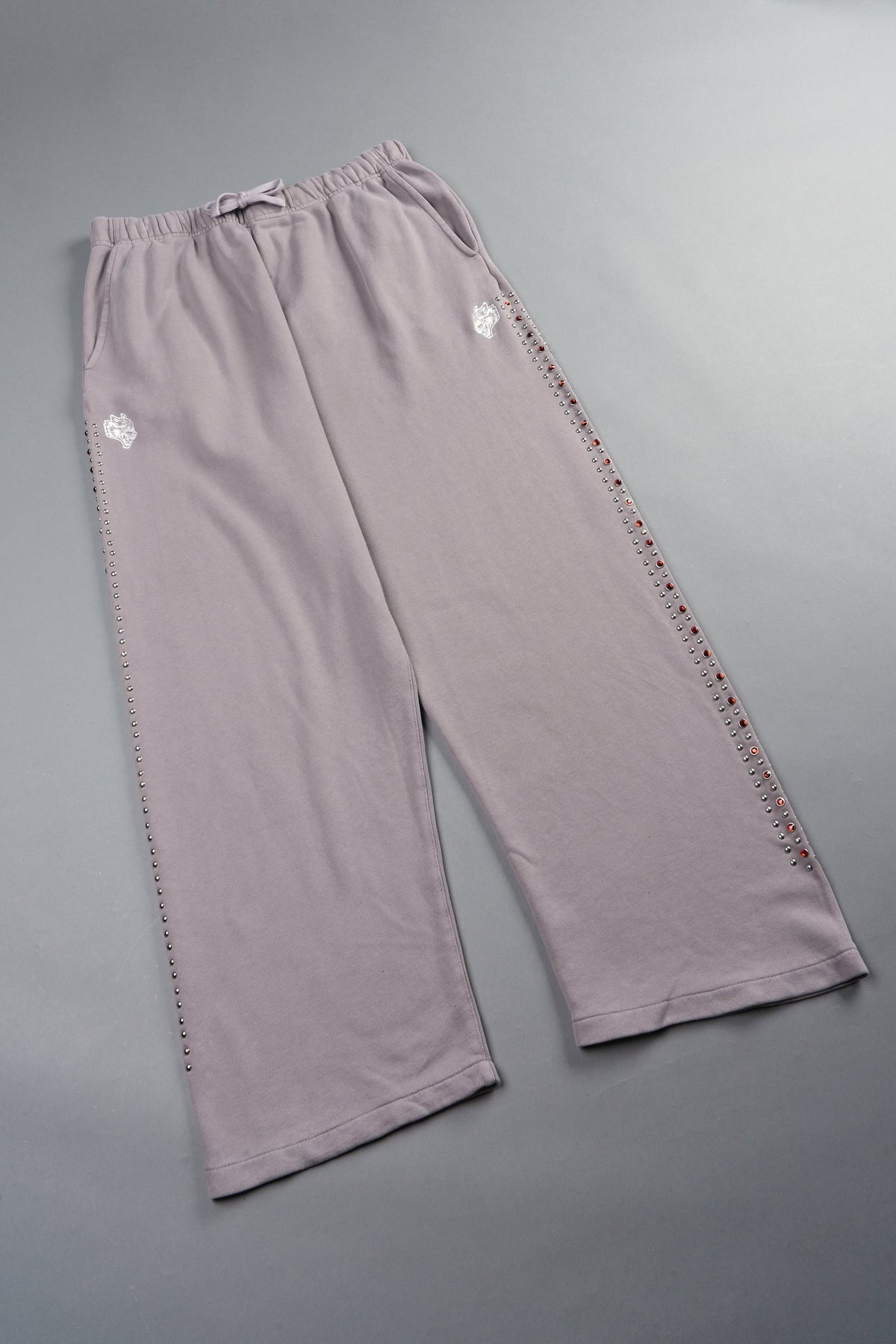 Stud Muerto Baggier Bigelow Sweat Pants In Pale Gray