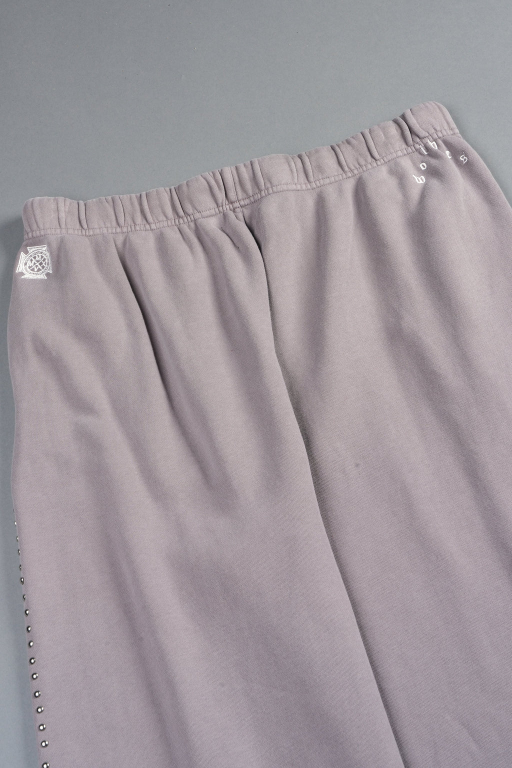 Stud Muerto Baggier Bigelow Sweat Pants In Pale Gray