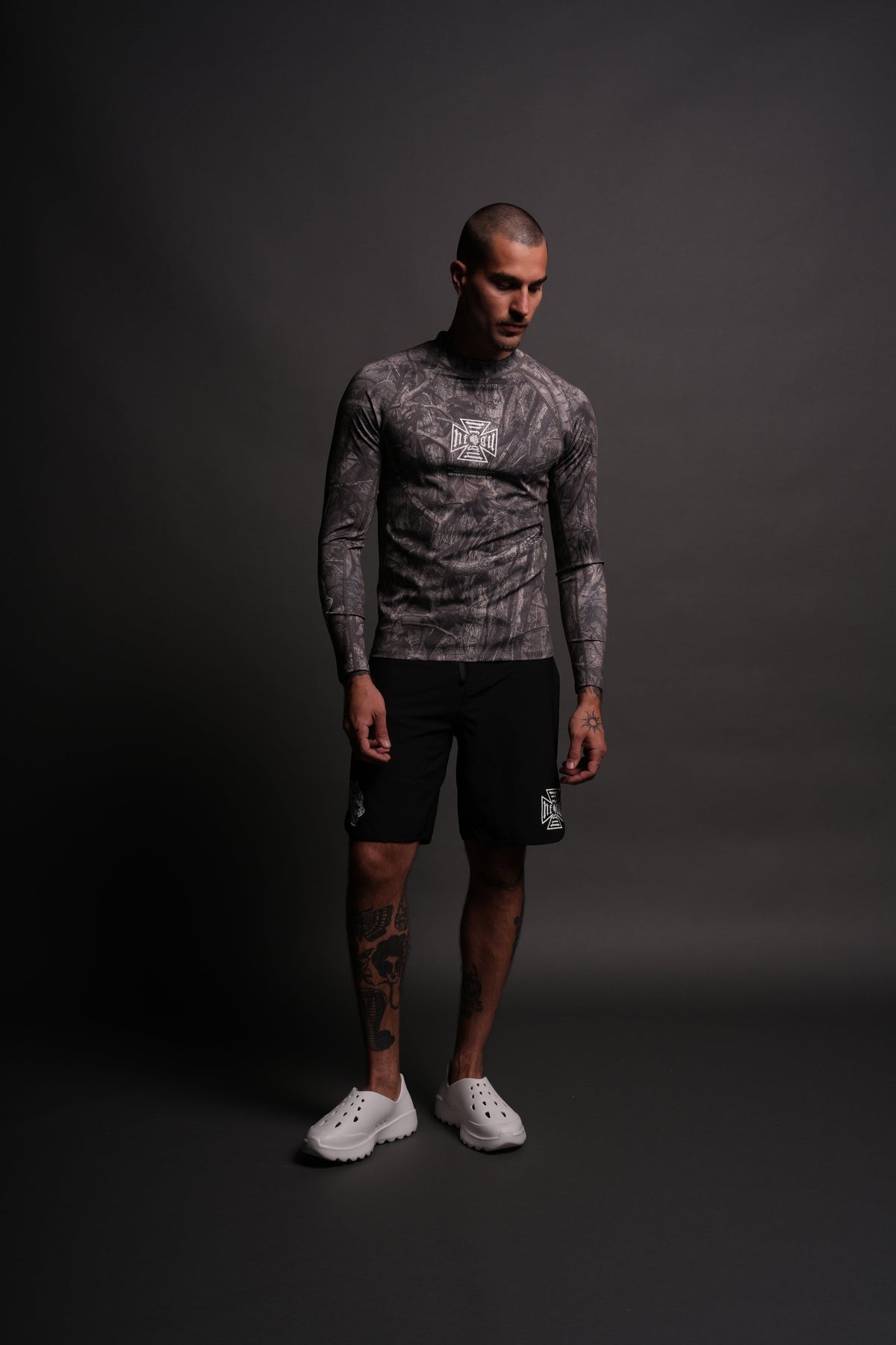 Core Rash Guard in Dusk Moss Driftwood Forest Camo — imagem 5