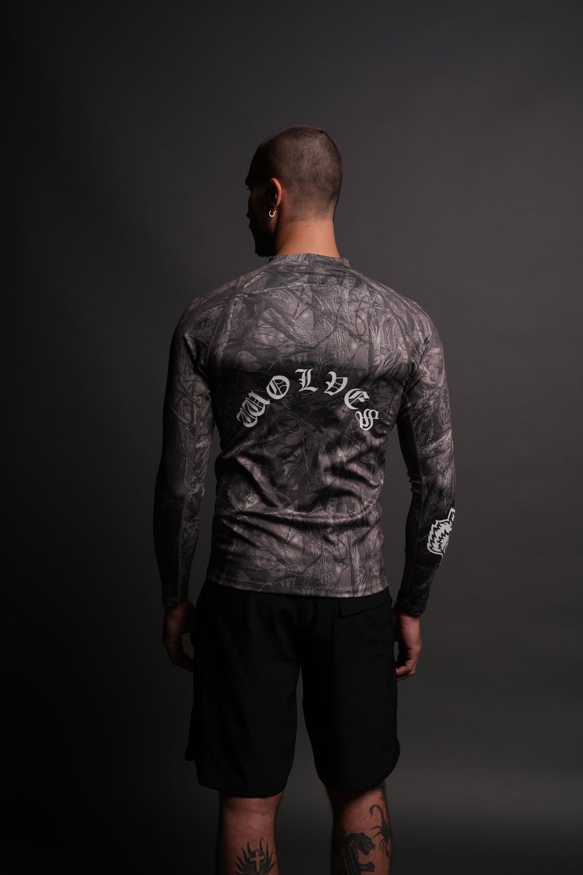 Core Rash Guard in Dusk Moss Driftwood Forest Camo — imagem 4