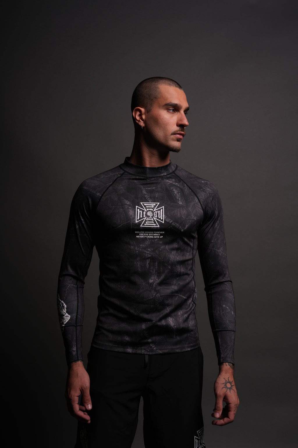 Core Rash Guard in Darc Driftwood Forest Camo — imagem 2