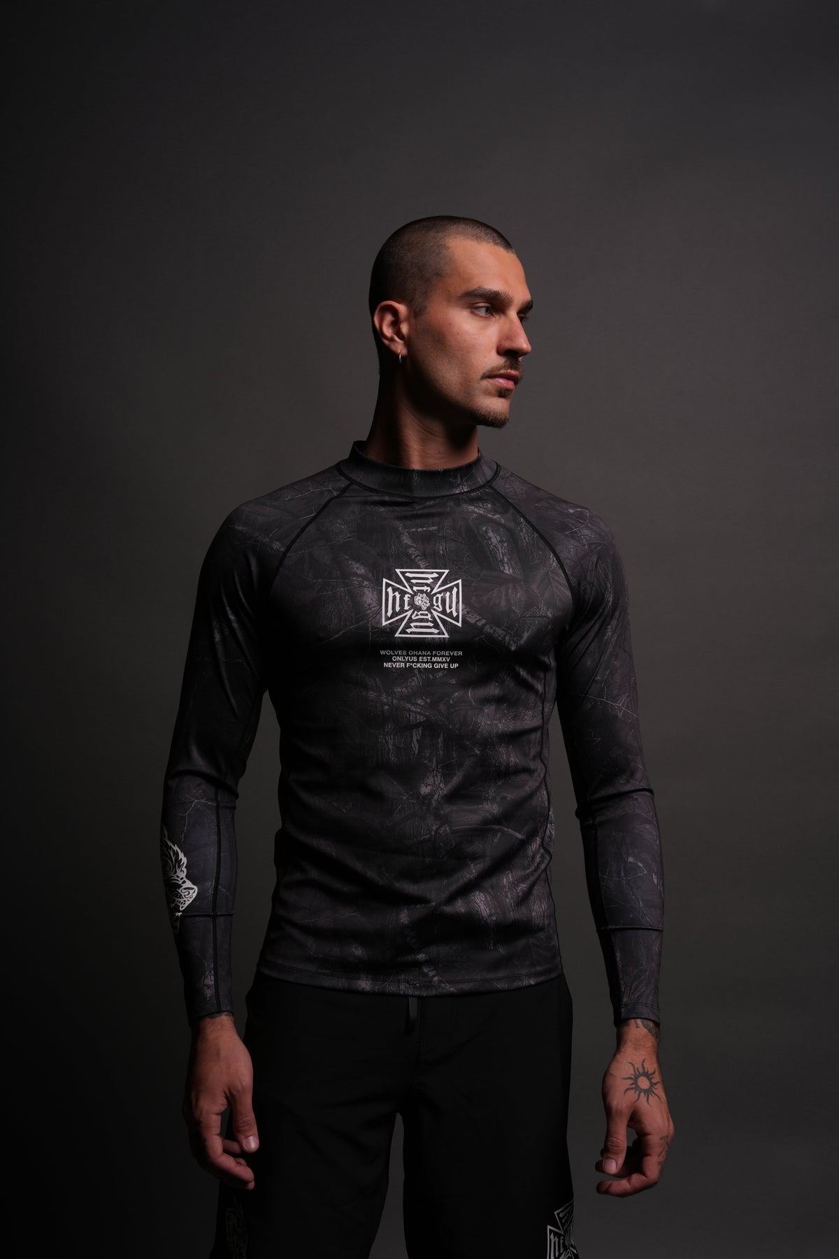 Core Rash Guard in Darc Driftwood Forest Camo — imagem 2