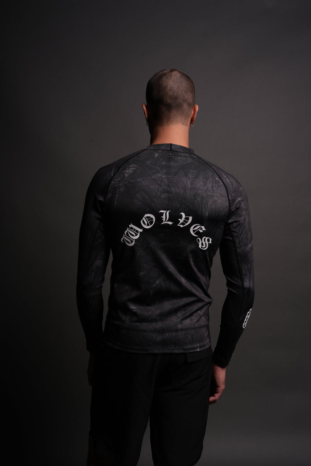 Core Rash Guard in Darc Driftwood Forest Camo — imagem 4