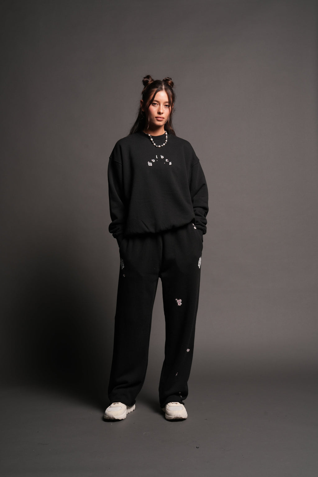 Sakura Pyramid Premium London Crewneck In Black — imagem 3