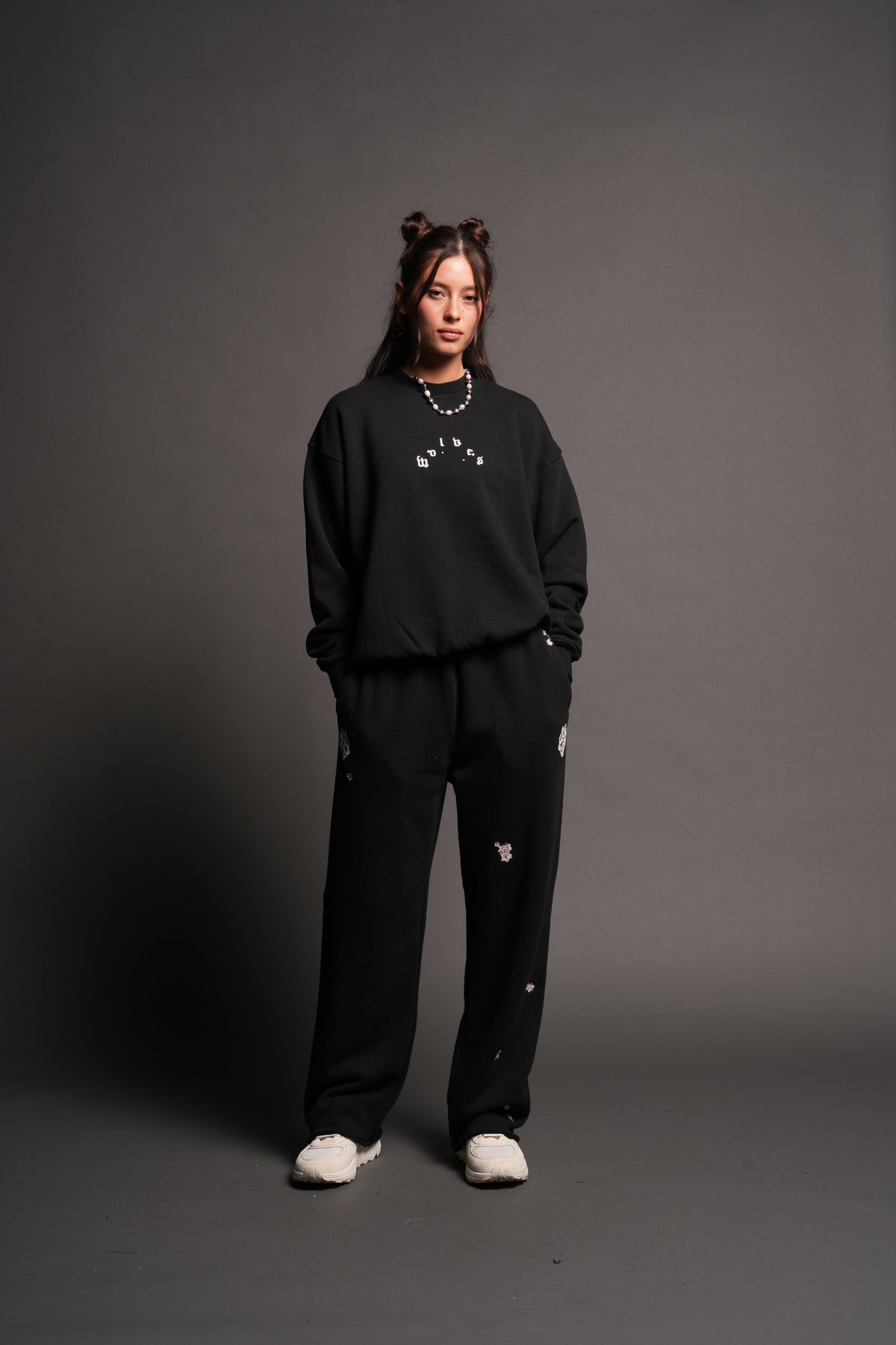 Sakura Pyramid Premium London Crewneck In Black — imagem 3