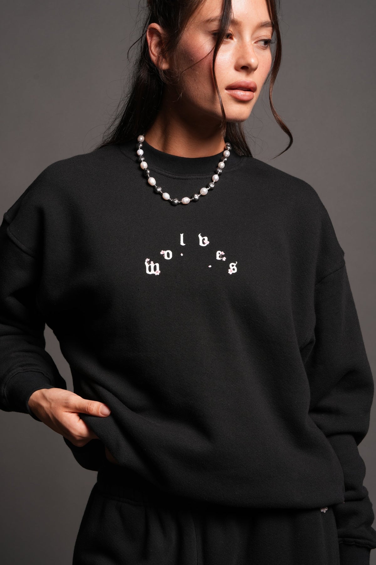 Sakura Pyramid Premium London Crewneck In Black — imagem 5