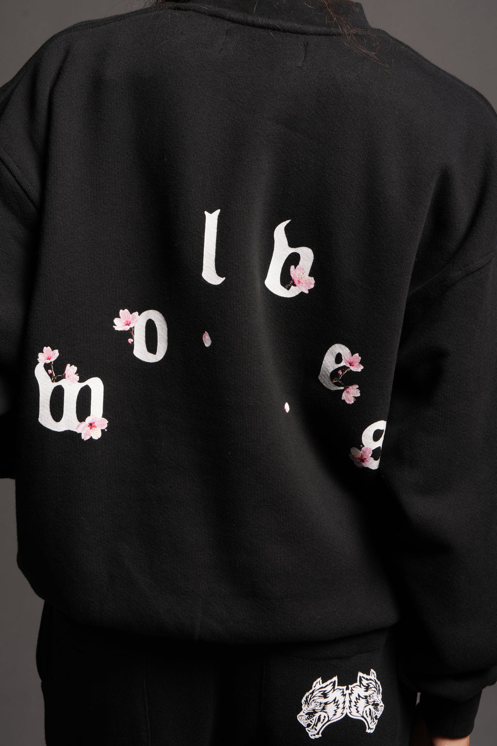 Sakura Pyramid Premium London Crewneck In Black — imagem 6