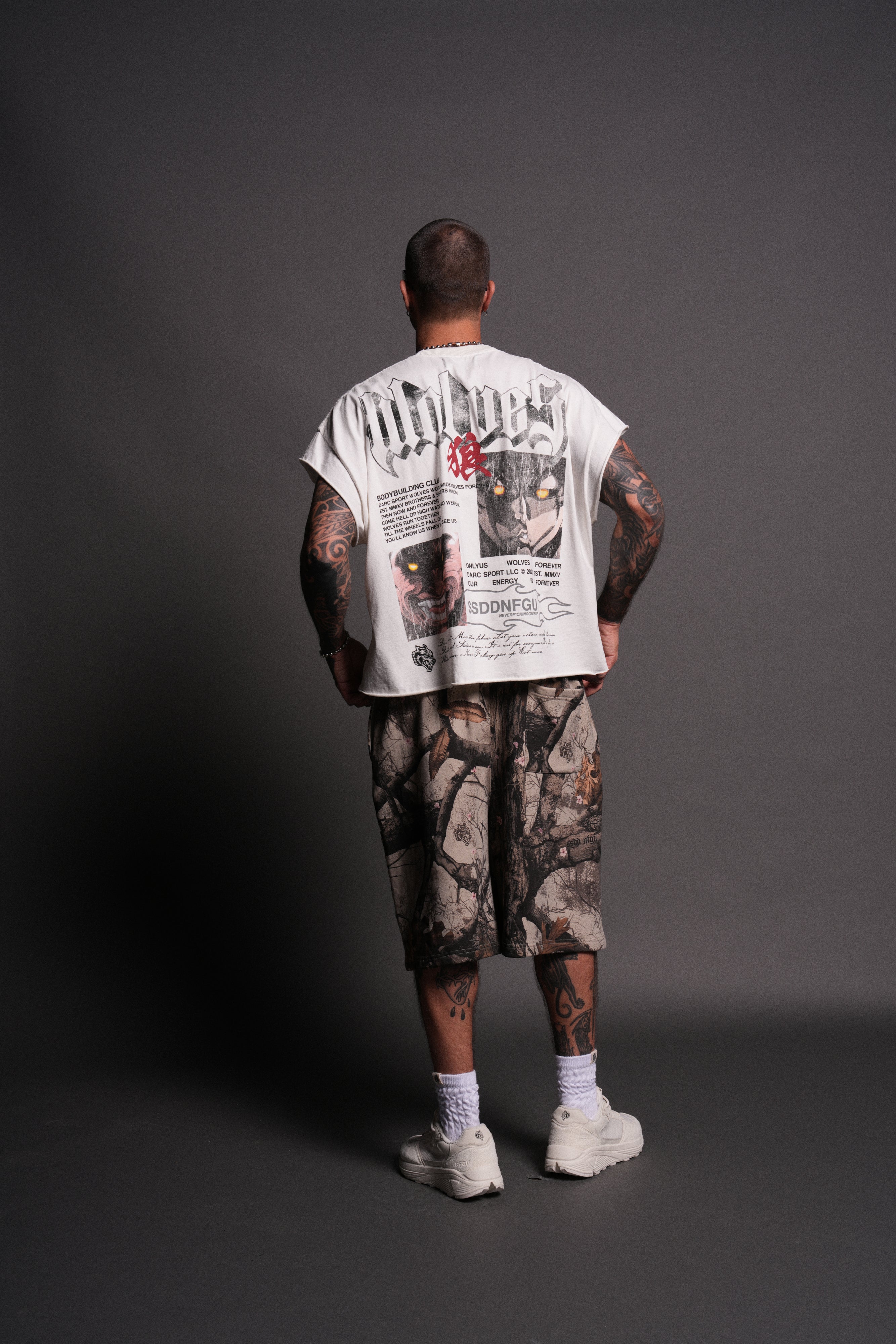 Hanma Legacy Grunge Cut-Off Tee in Cream — imagem 9