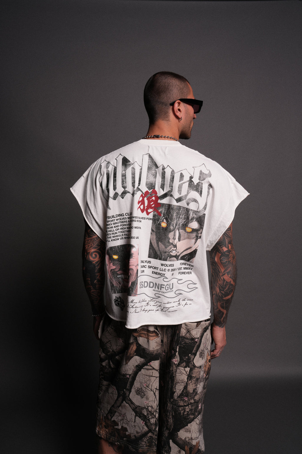 Hanma Legacy Grunge Cut-Off Tee in Cream — imagem 5