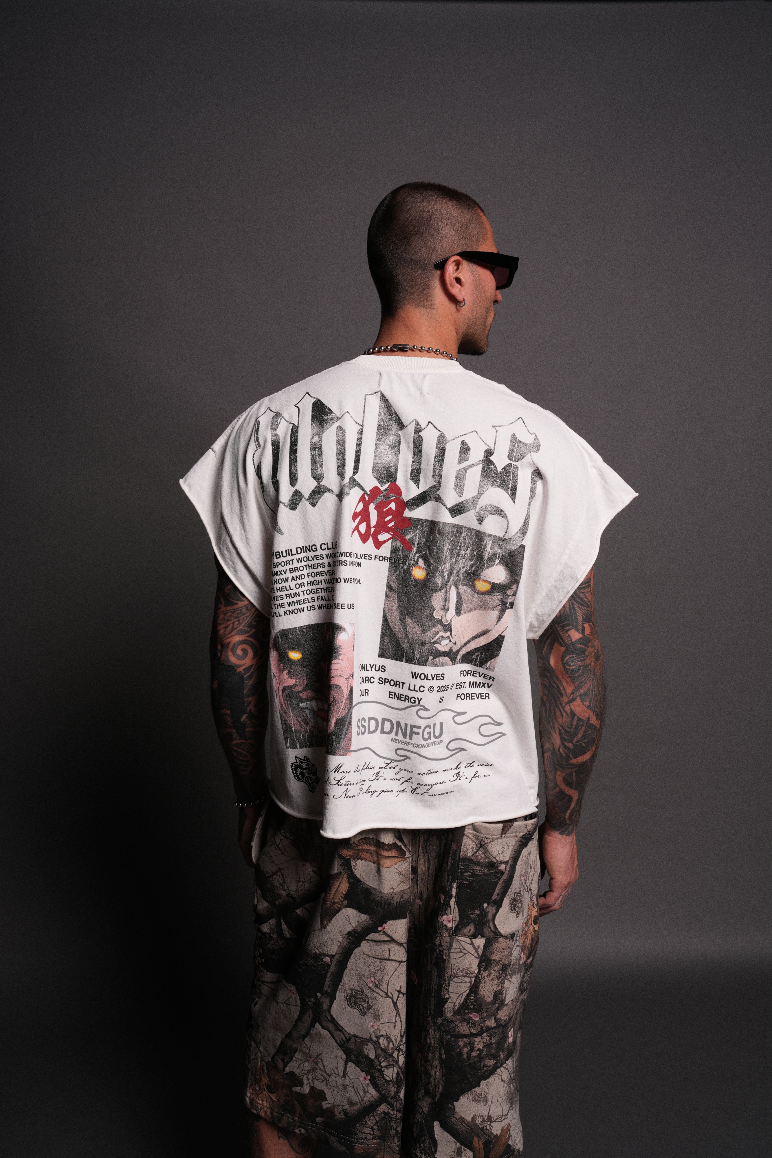 Hanma Legacy Grunge Cut-Off Tee in Cream — imagem 5