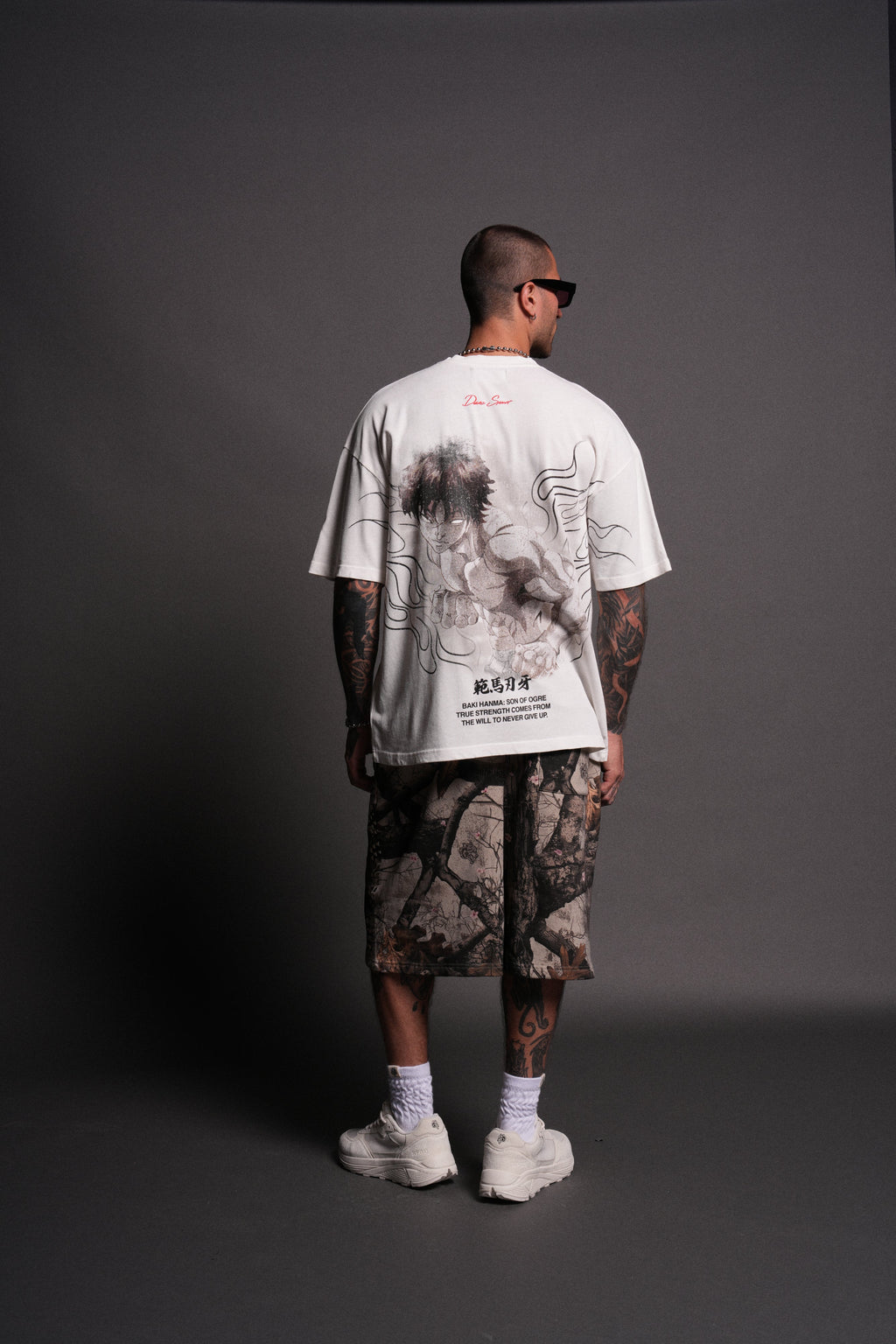 The Champion "Premium" Oversized Tee in Cream — imagem 6