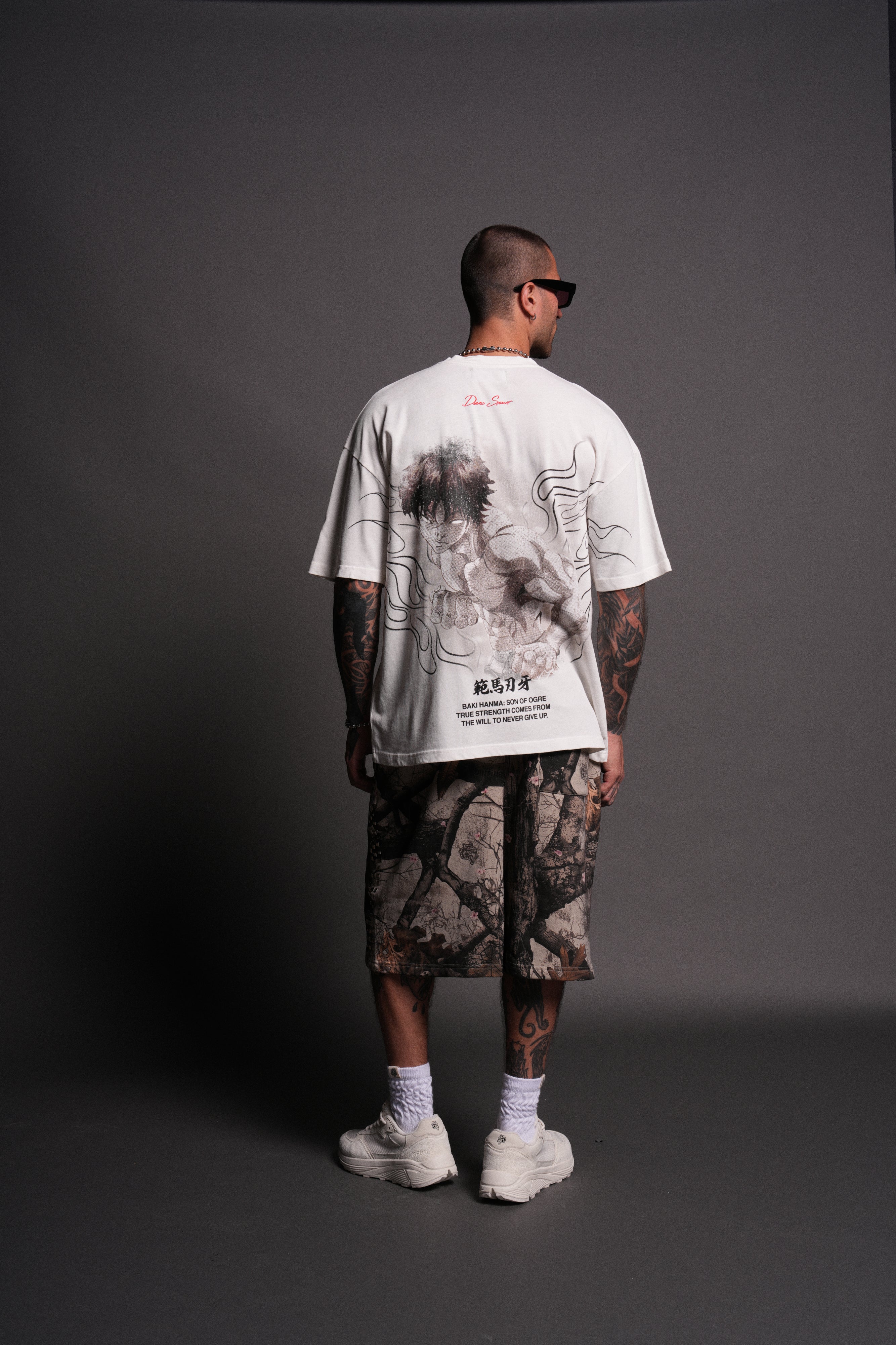 The Champion "Premium" Oversized Tee in Cream — imagem 6