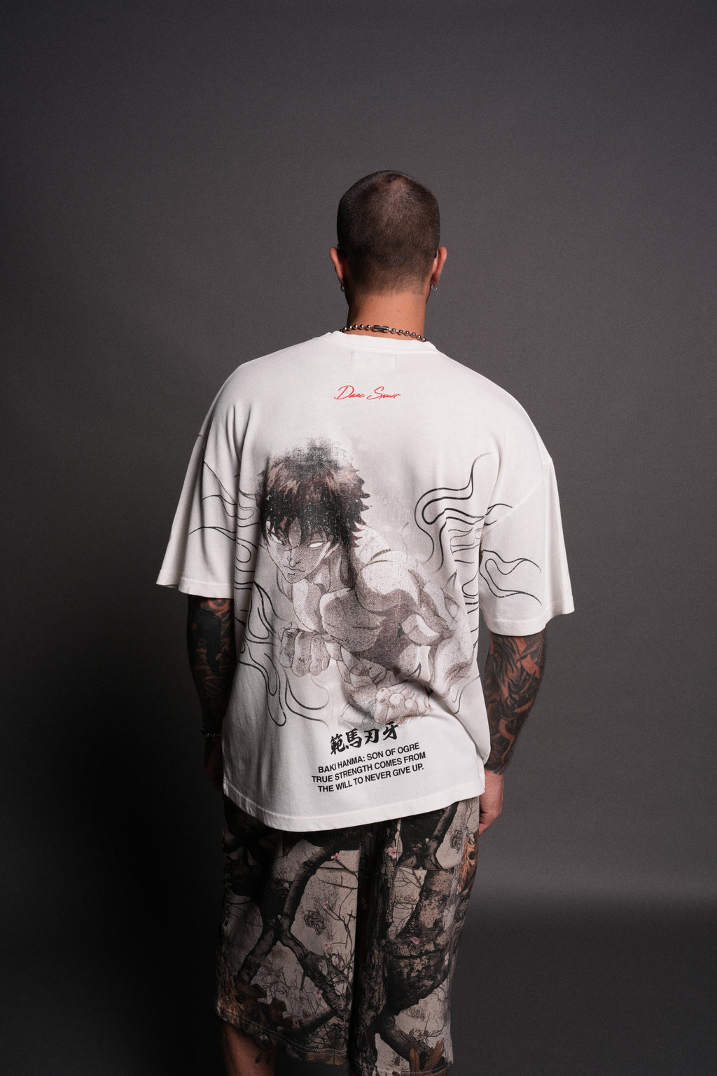 The Champion "Premium" Oversized Tee in Cream — imagem 4