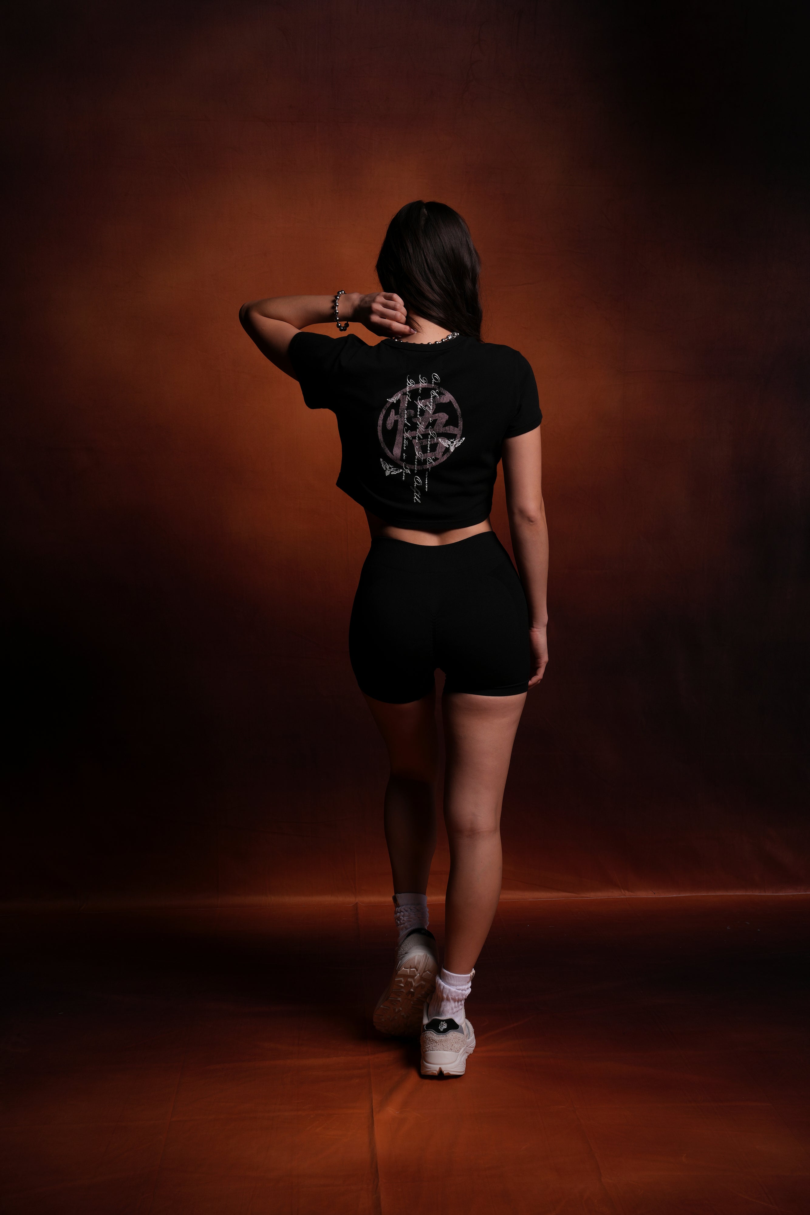 Go Wolves "Timeless" (Cropped) Tee in Black — imagem 6
