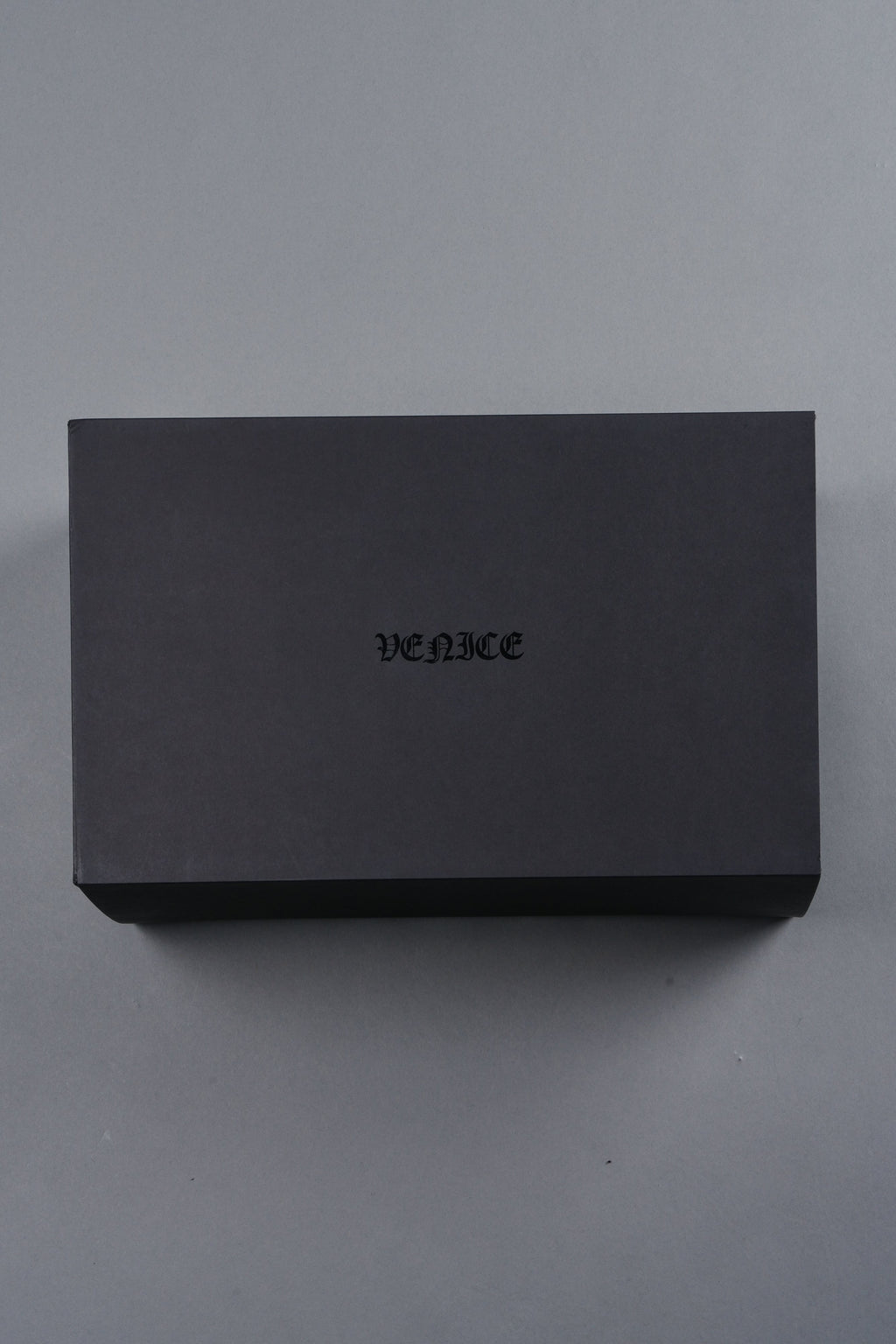 Venice Low Top Shoe in Black/Cream - imagem 3