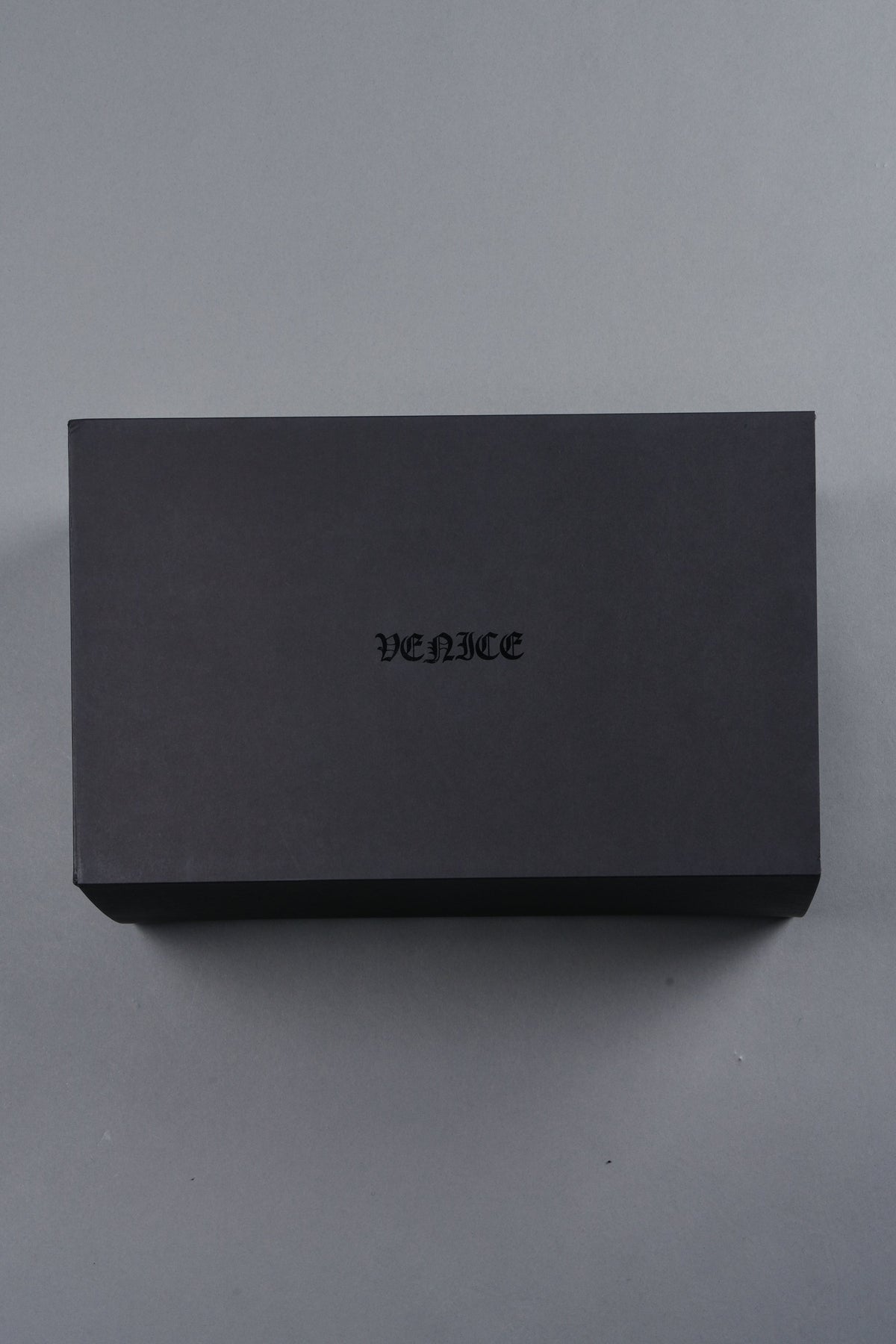 Venice Low Top Shoe in Black/Cream - imagem 3