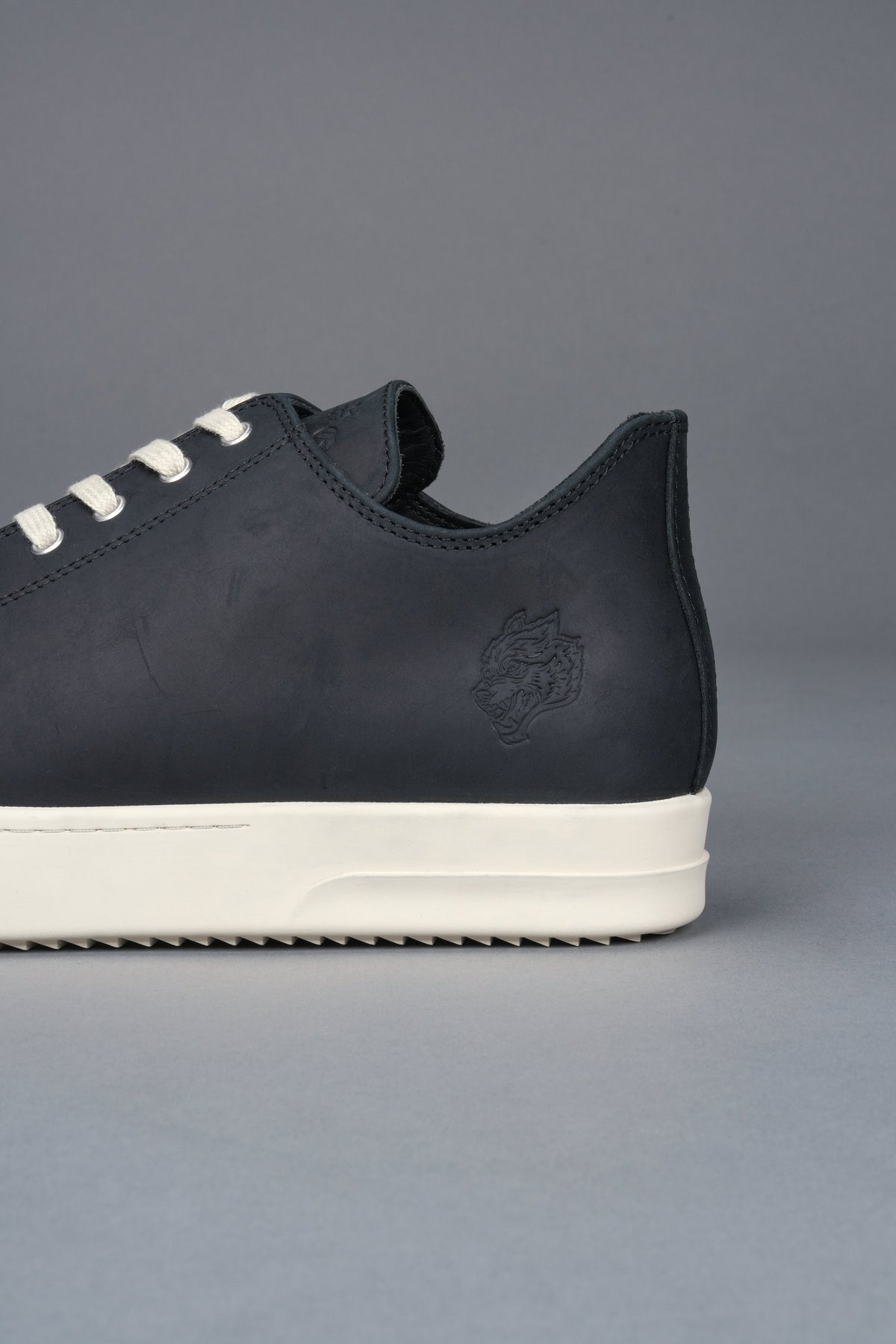 Venice Low Top Shoe in Black/Cream - imagem 5