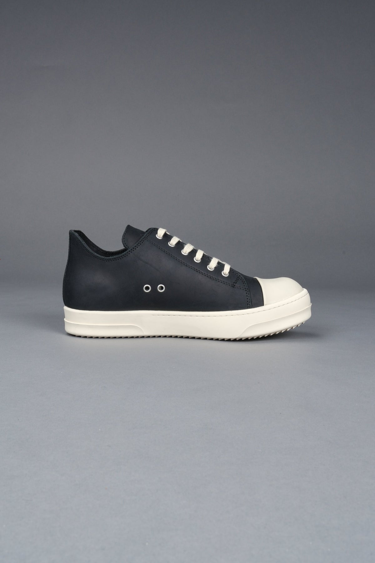 Venice Low Top Shoe in Black/Cream - imagem 6