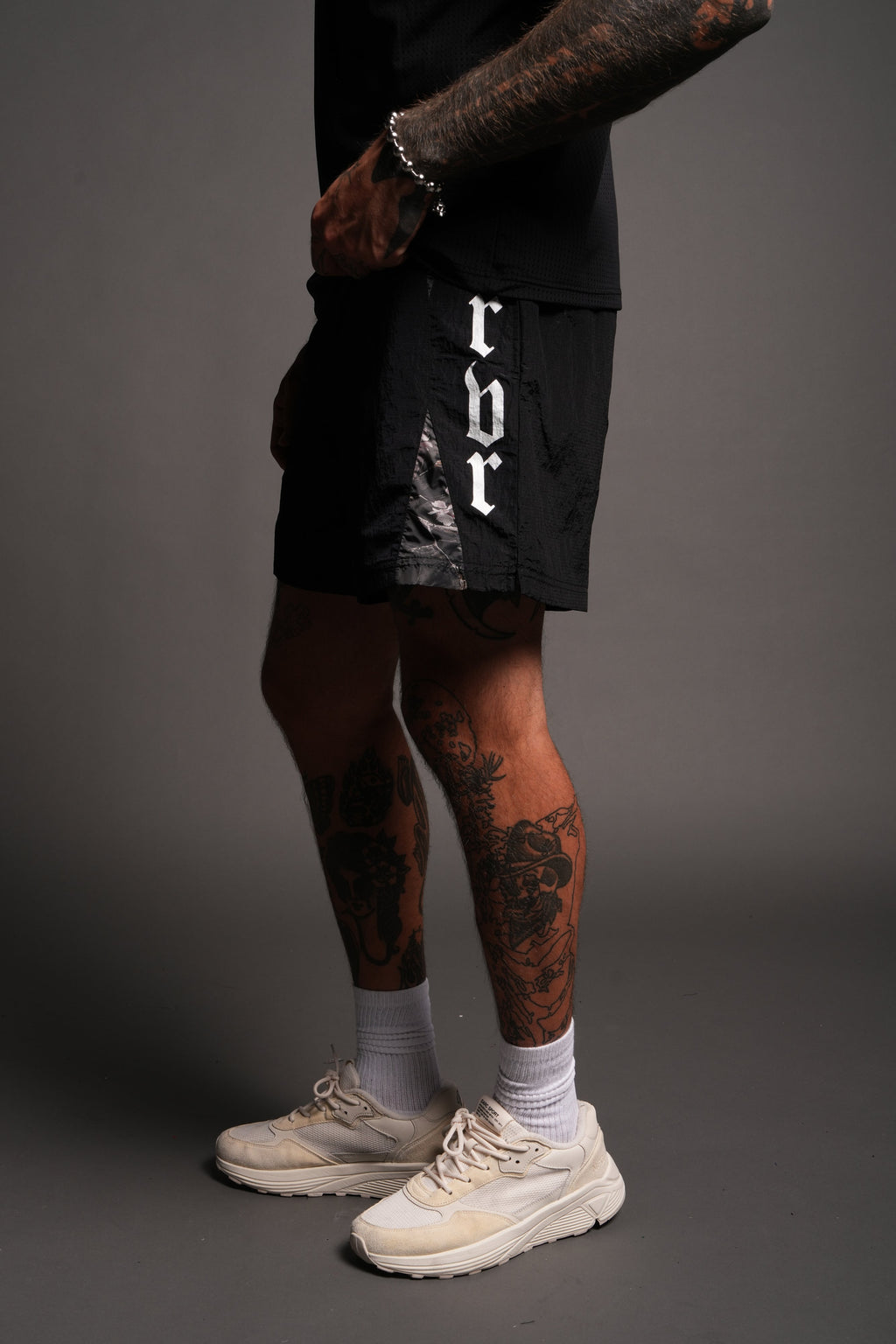 Wlvsfrvr Zdan Shorts In Black - imagem 4