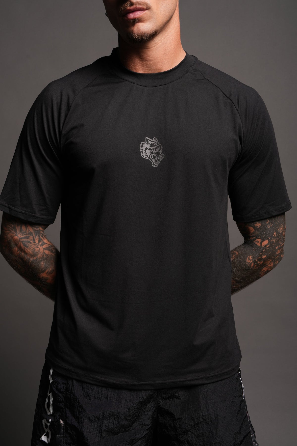 Pyramid V3 Dry Wolf Raglan Ss Tee In Black - imagem 7