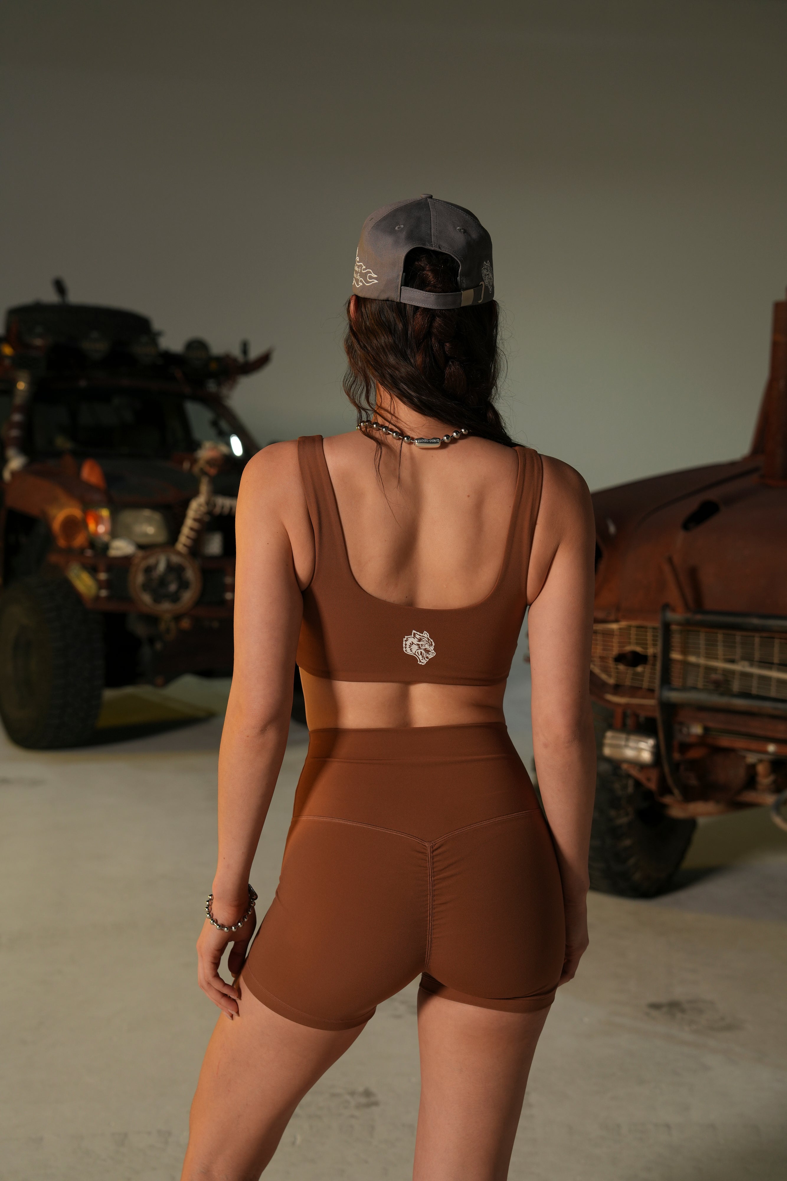 Single Wolf "Twist" Energy Bra in Norse Brown — imagem 8