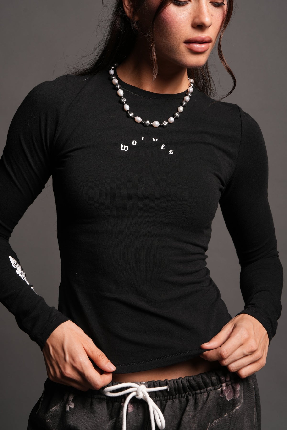 Moth Pyramid Eden Ls Tee In Black - imagem 3