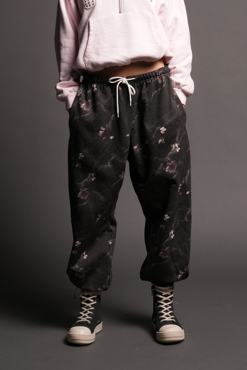 Wolves Heritage Lightweight Lounger Sweat Pants In All Of Us Camo - imagem 1