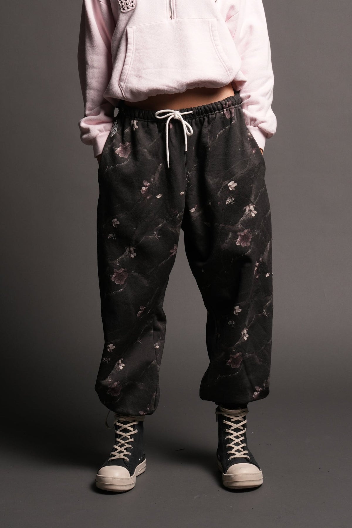 Wolves Heritage Lightweight Lounger Sweat Pants In All Of Us Camo - imagem 1