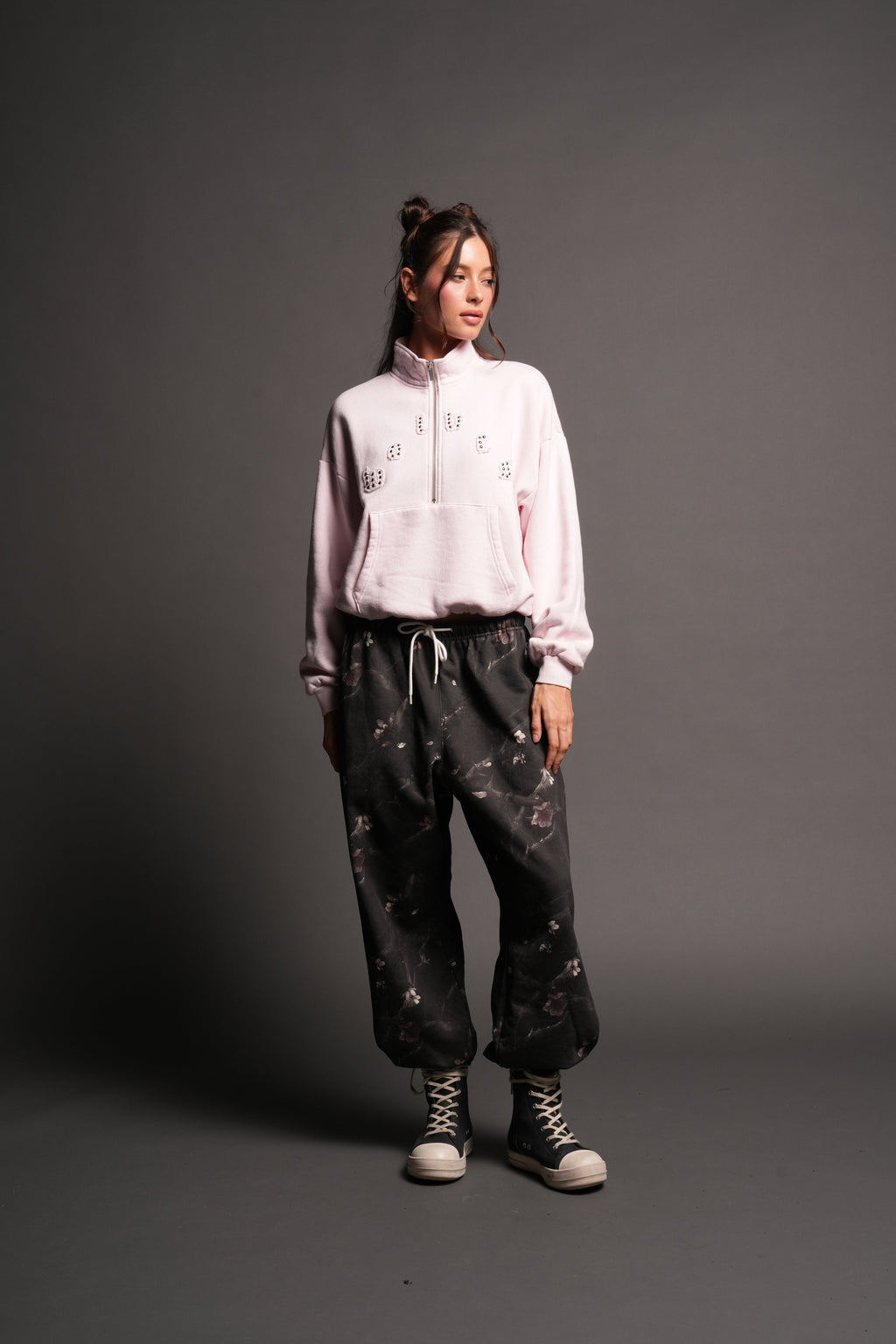 Stud Pyramid She Everson Mockneck Sweater In Blush Pink - imagem 3